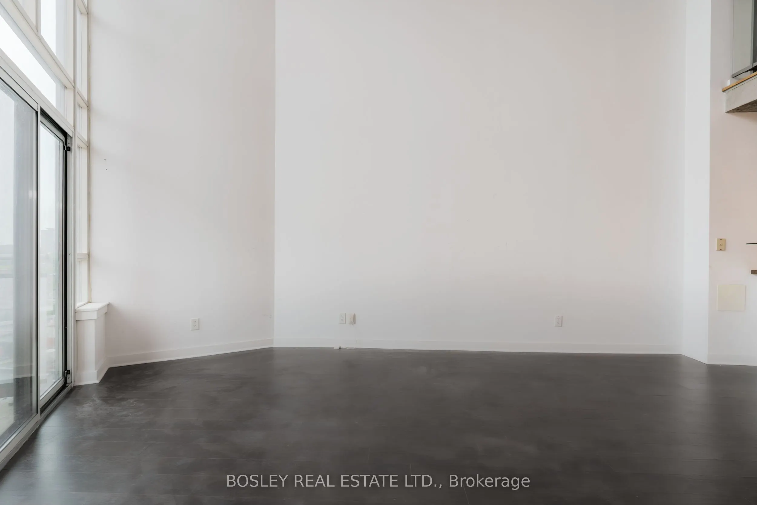 255 Richmond Street E, #818