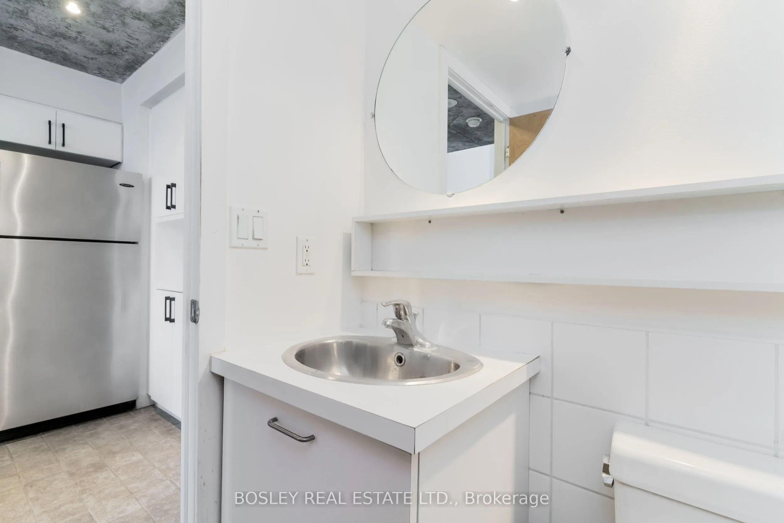 255 Richmond Street E, #818