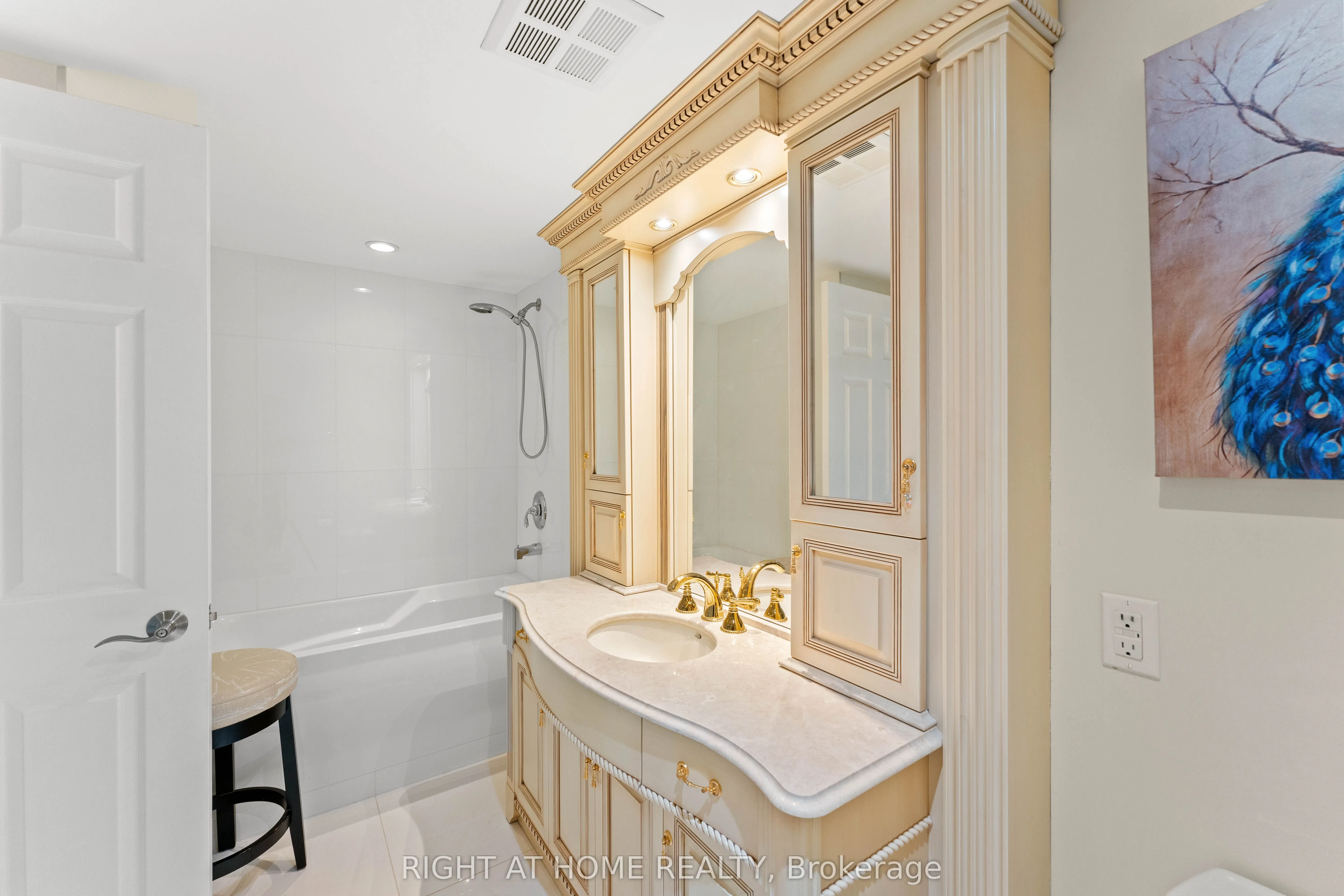 3 Concorde Place, #1503