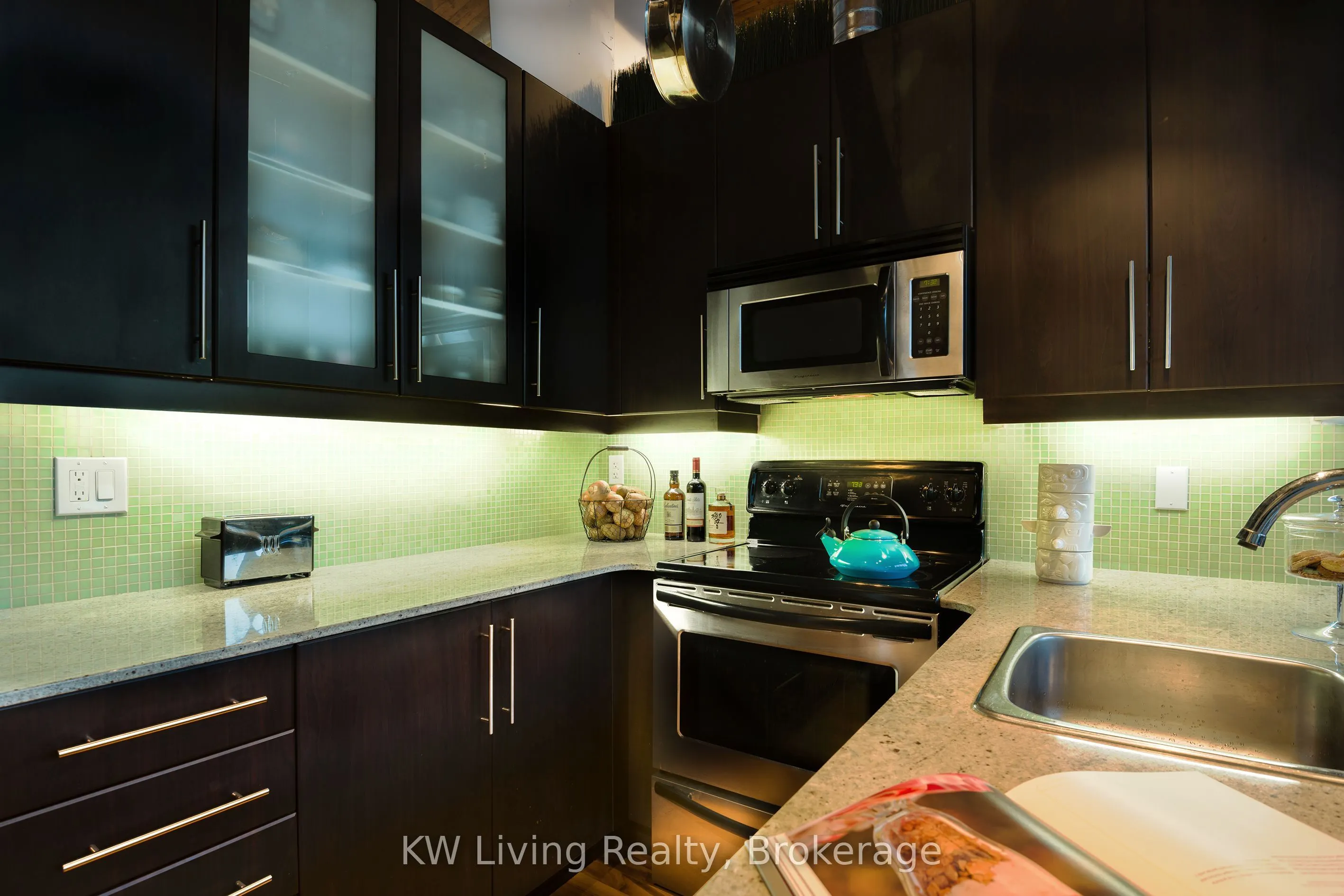 736 Dundas Street E, #402