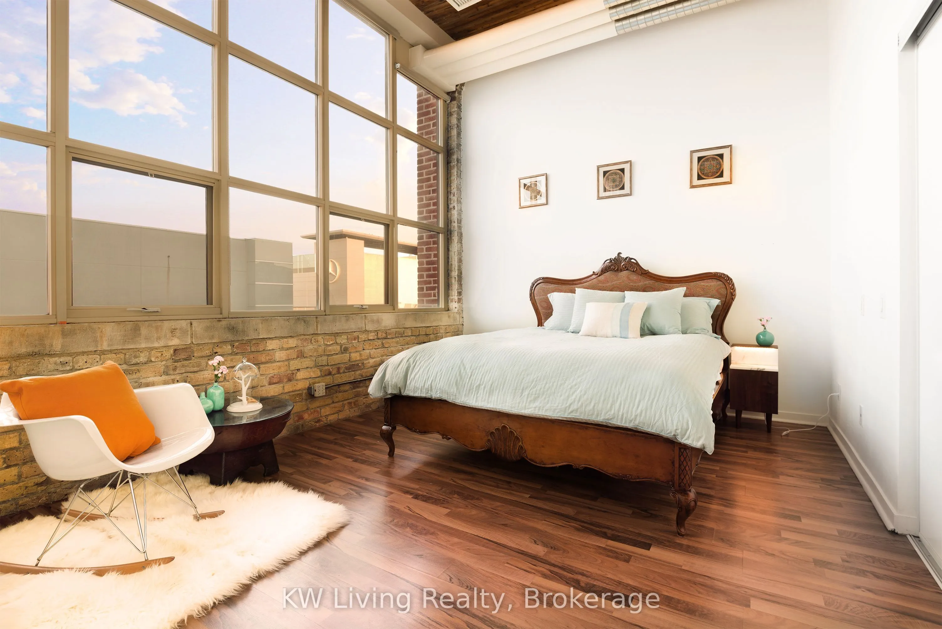 736 Dundas Street E, #402