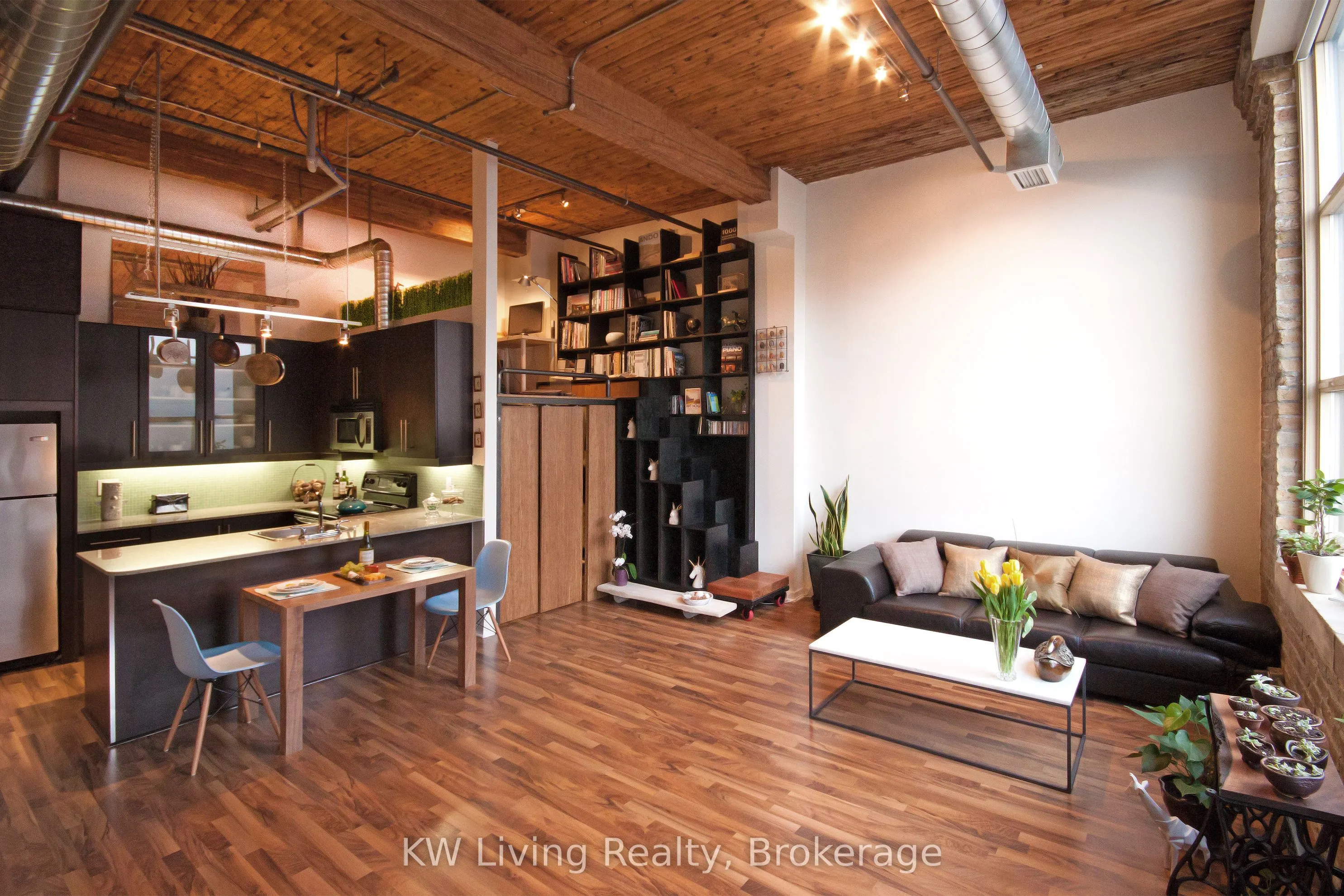 736 Dundas Street E, #402