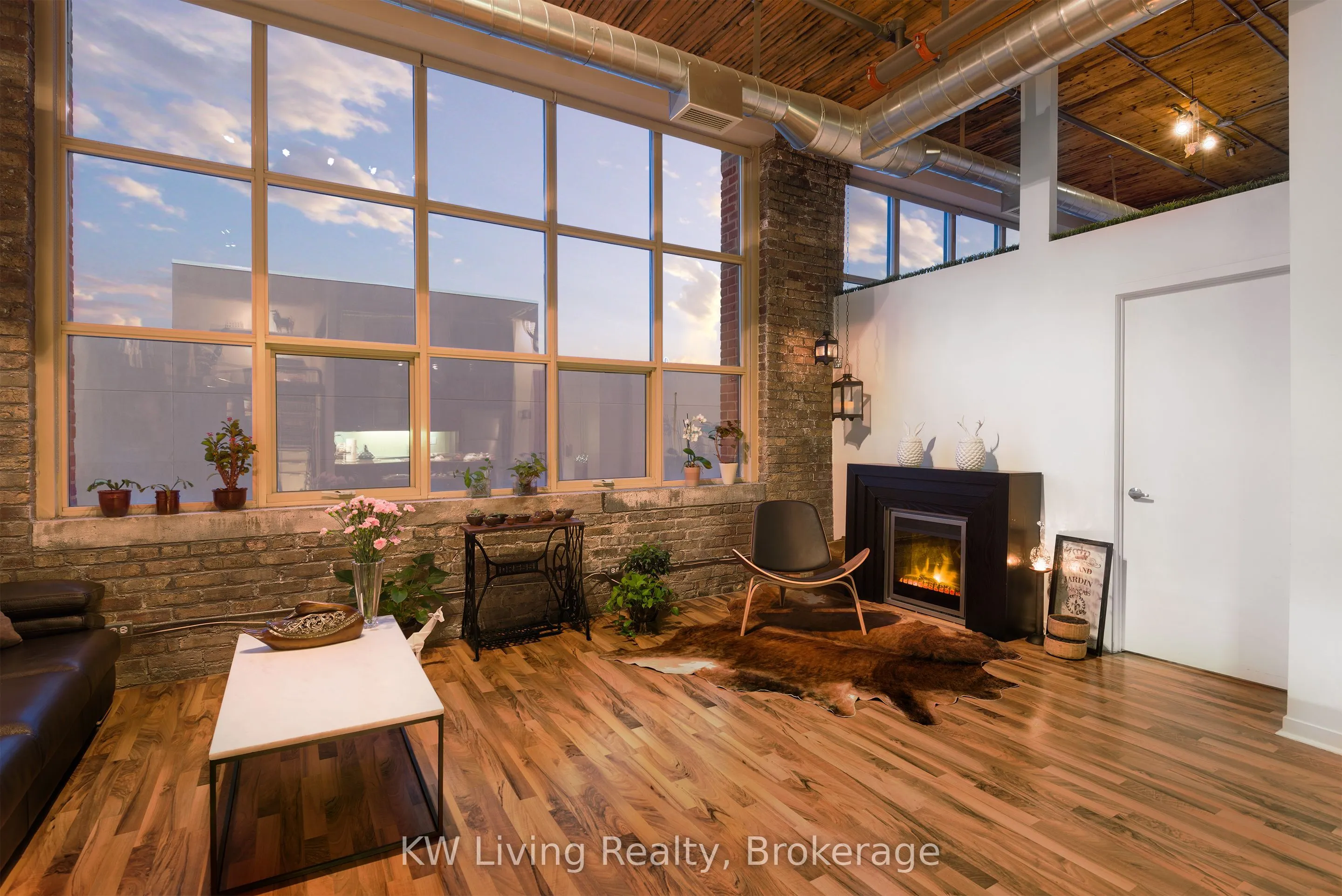736 Dundas Street E, #402