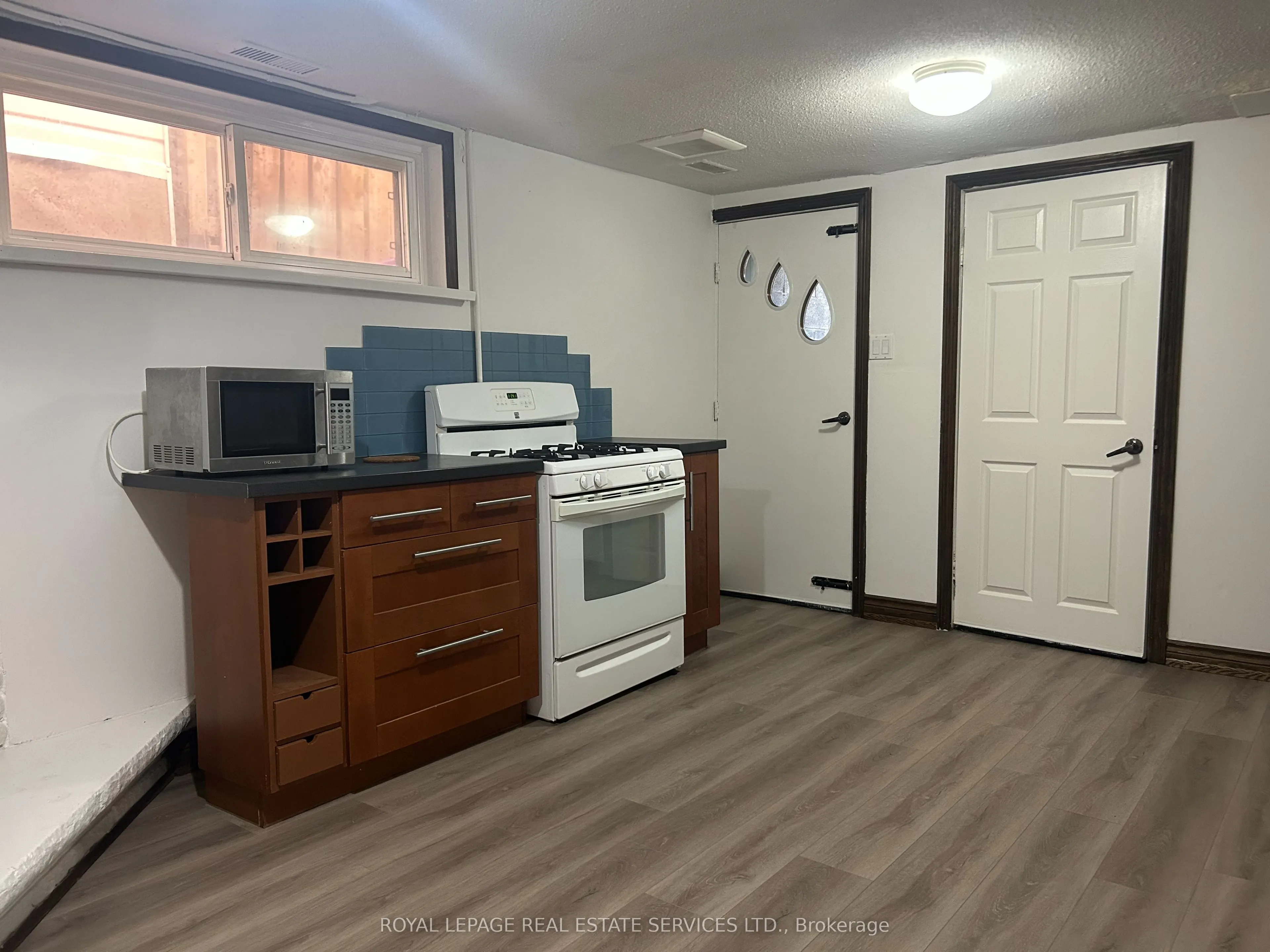 212 Clinton Street, #L