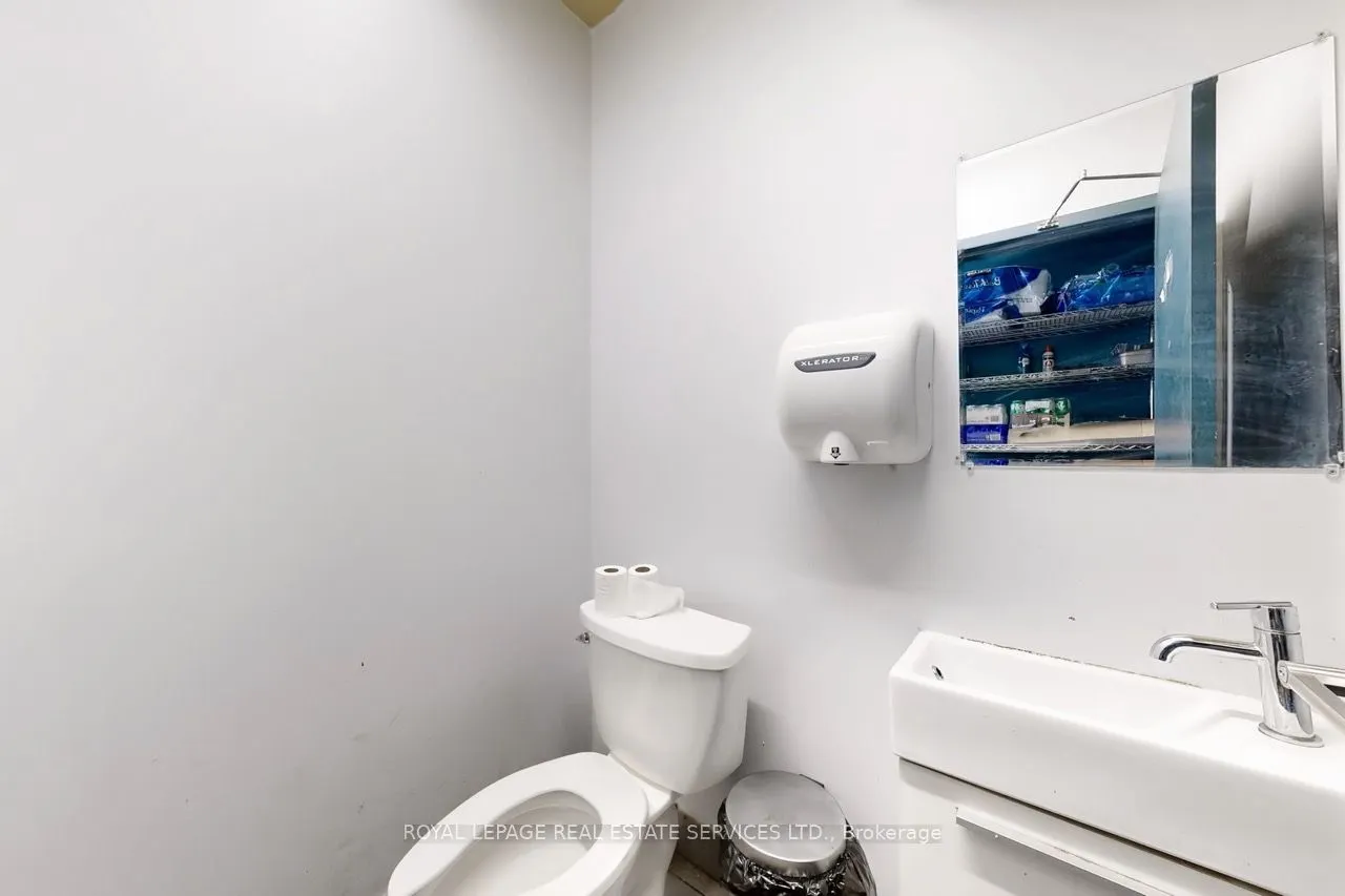 914 Bloor Street W