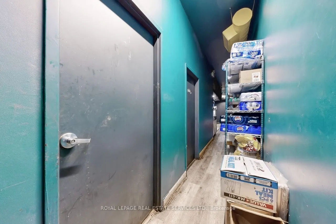 914 Bloor Street W