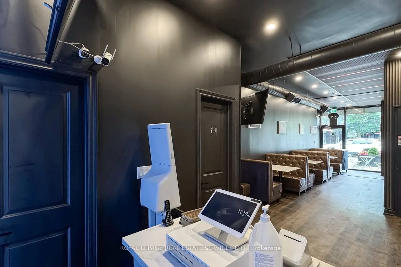 914 Bloor Street W