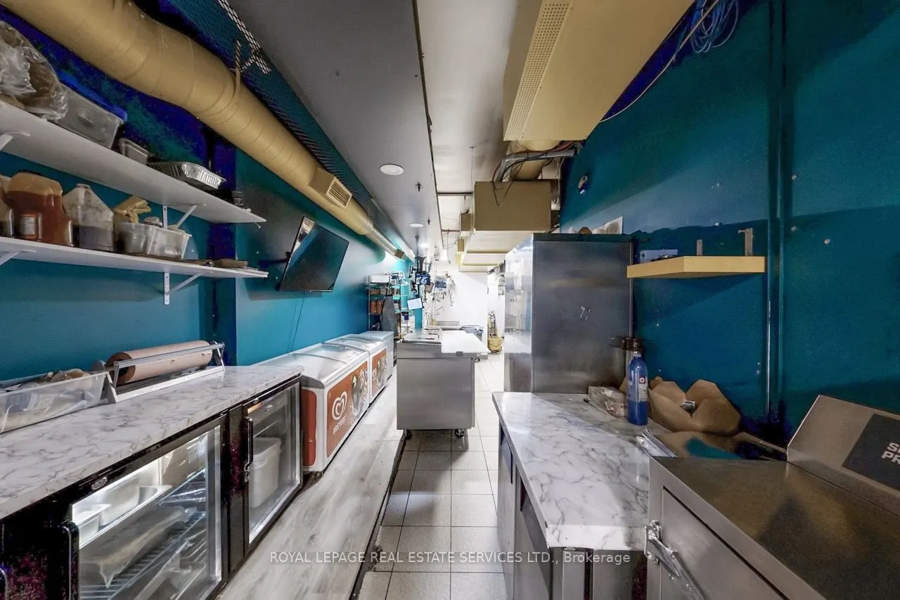 914 Bloor Street W