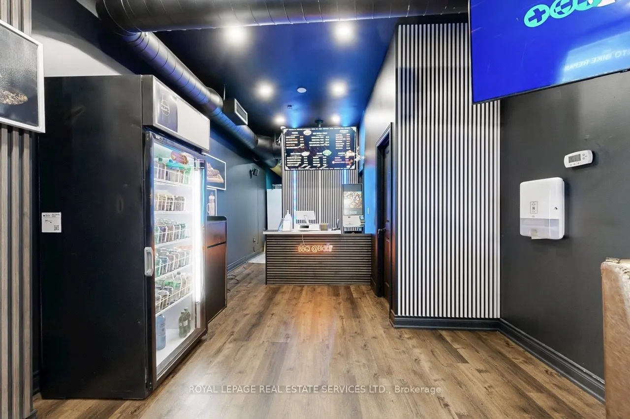 914 Bloor Street W