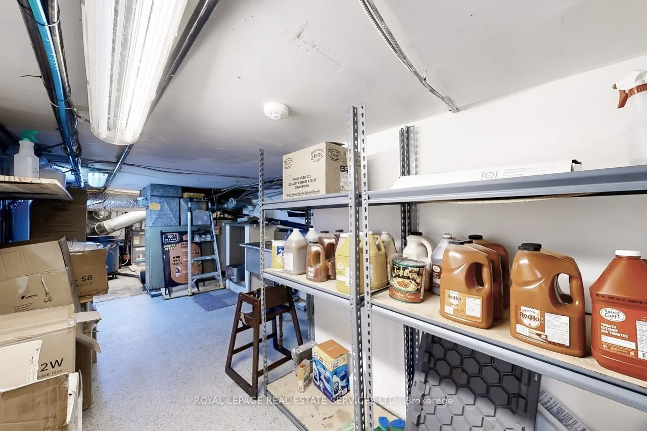 914 Bloor Street W