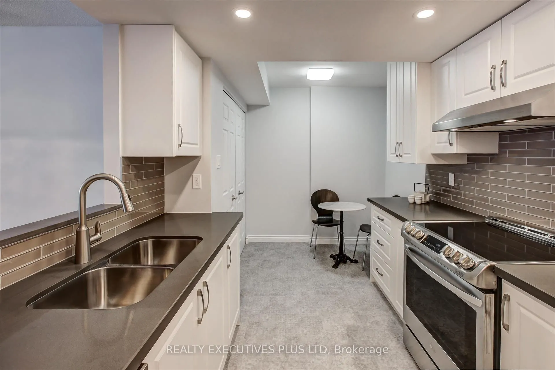 215 The Donway W, #410
