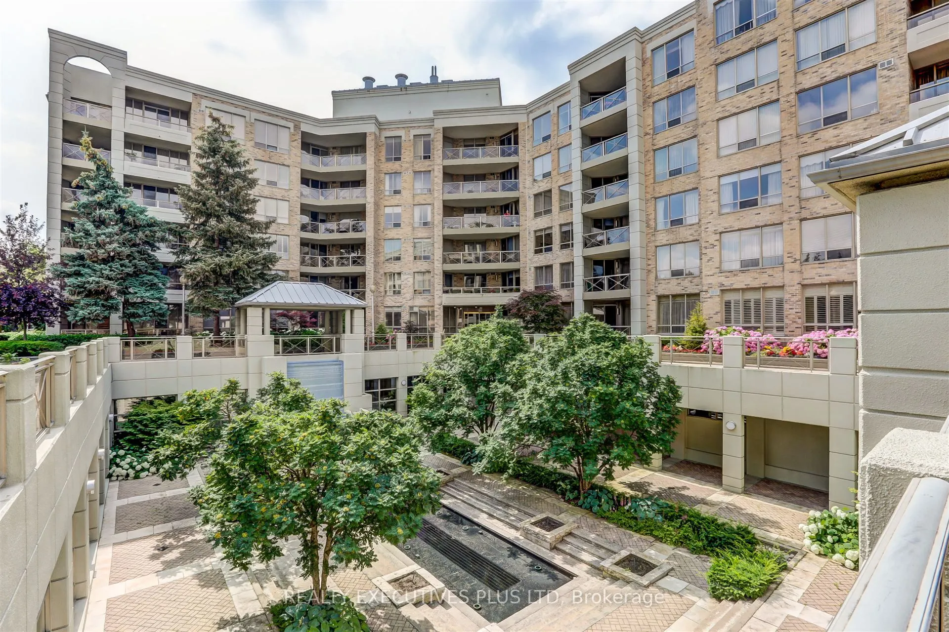 215 The Donway W, #410