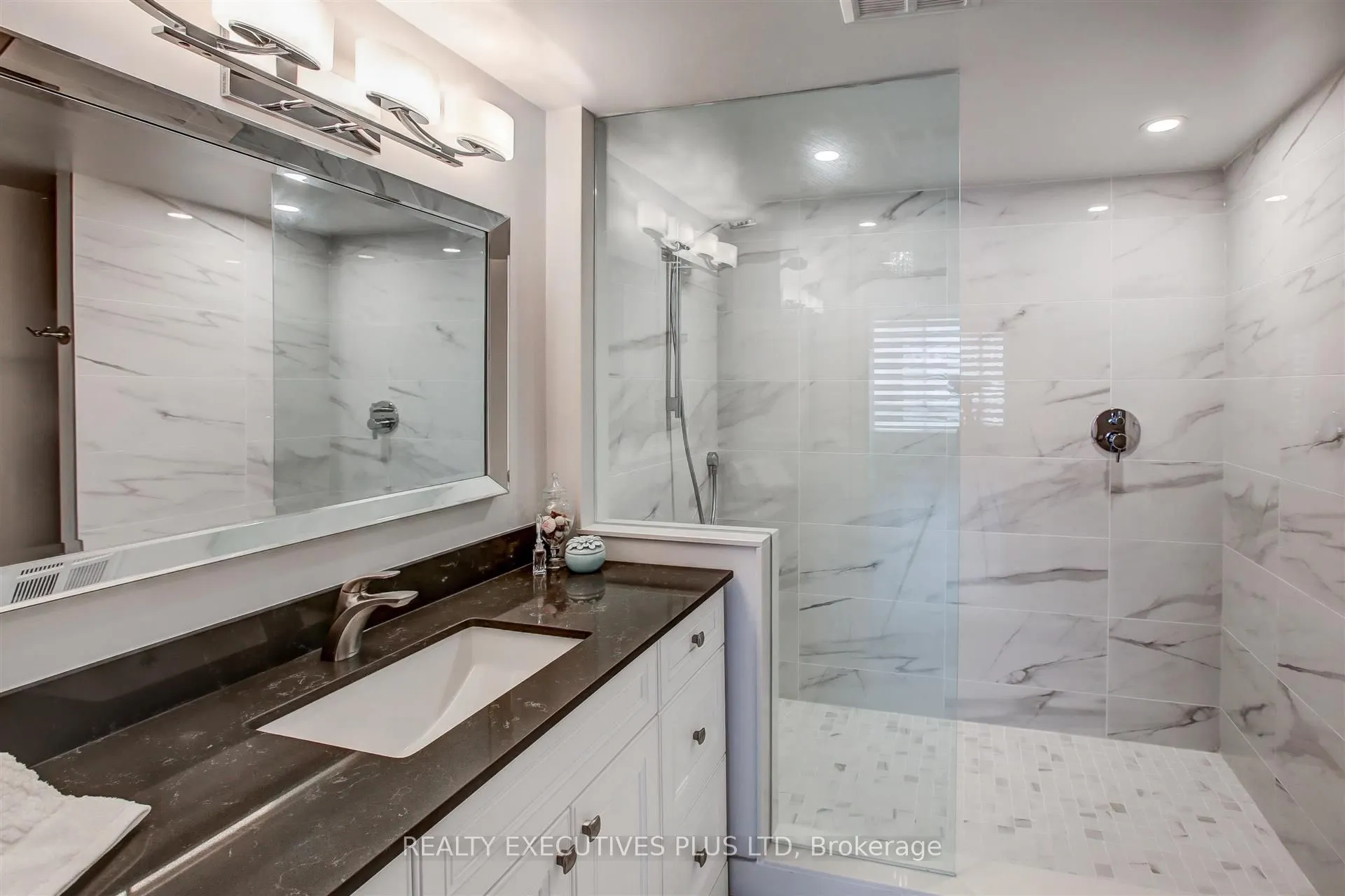 215 The Donway W, #410