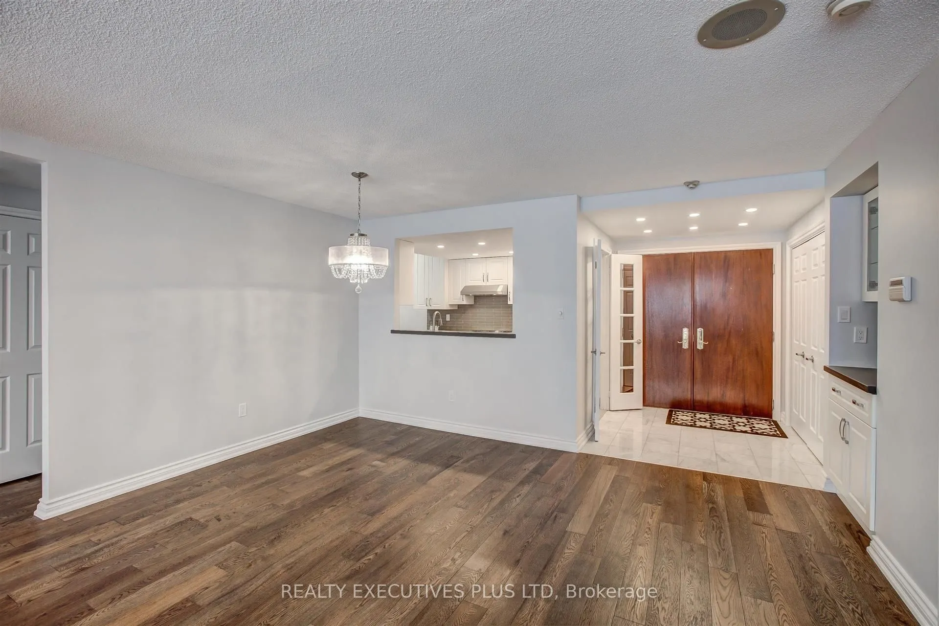 215 The Donway W, #410