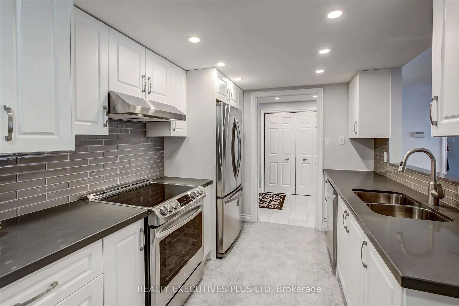 215 The Donway W, #410