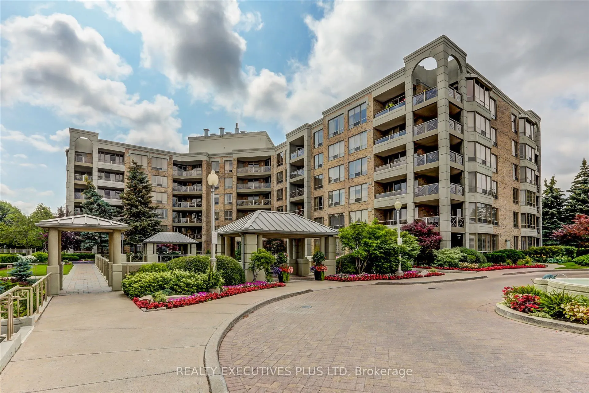 215 The Donway W, #410