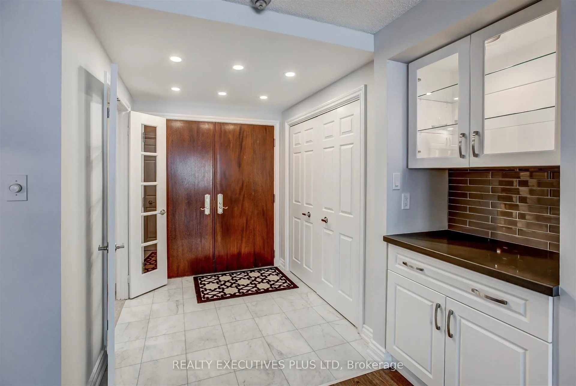 215 The Donway W, #410