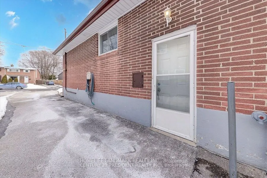 115 Marbury Crescent, #Lower