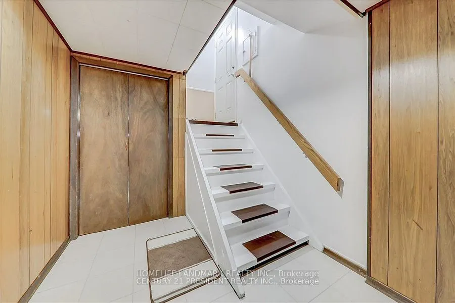115 Marbury Crescent, #Lower