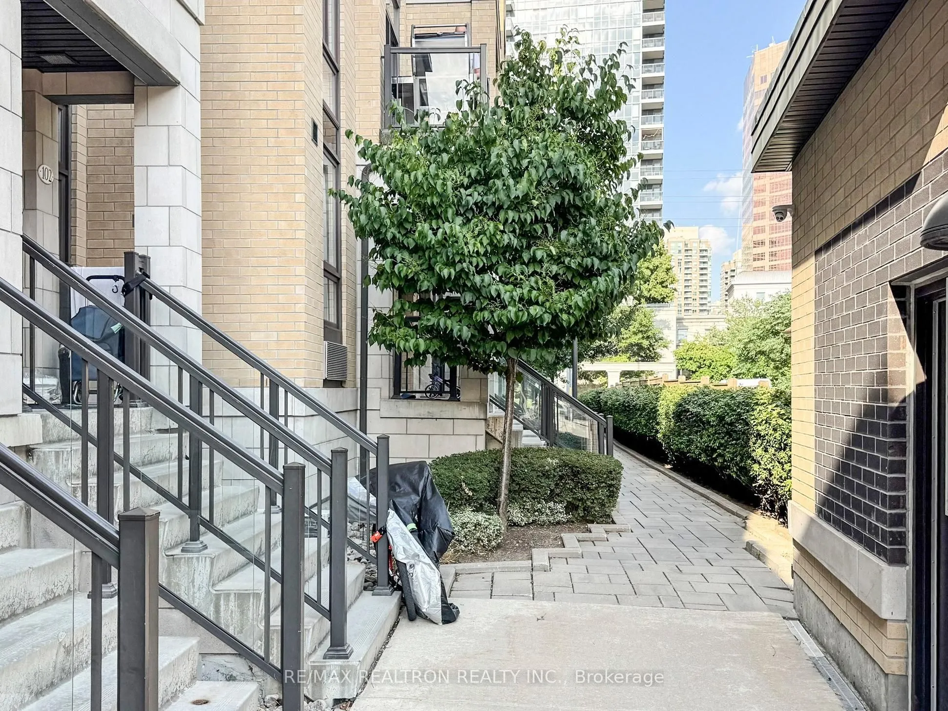 23 Eldora Avenue, #105