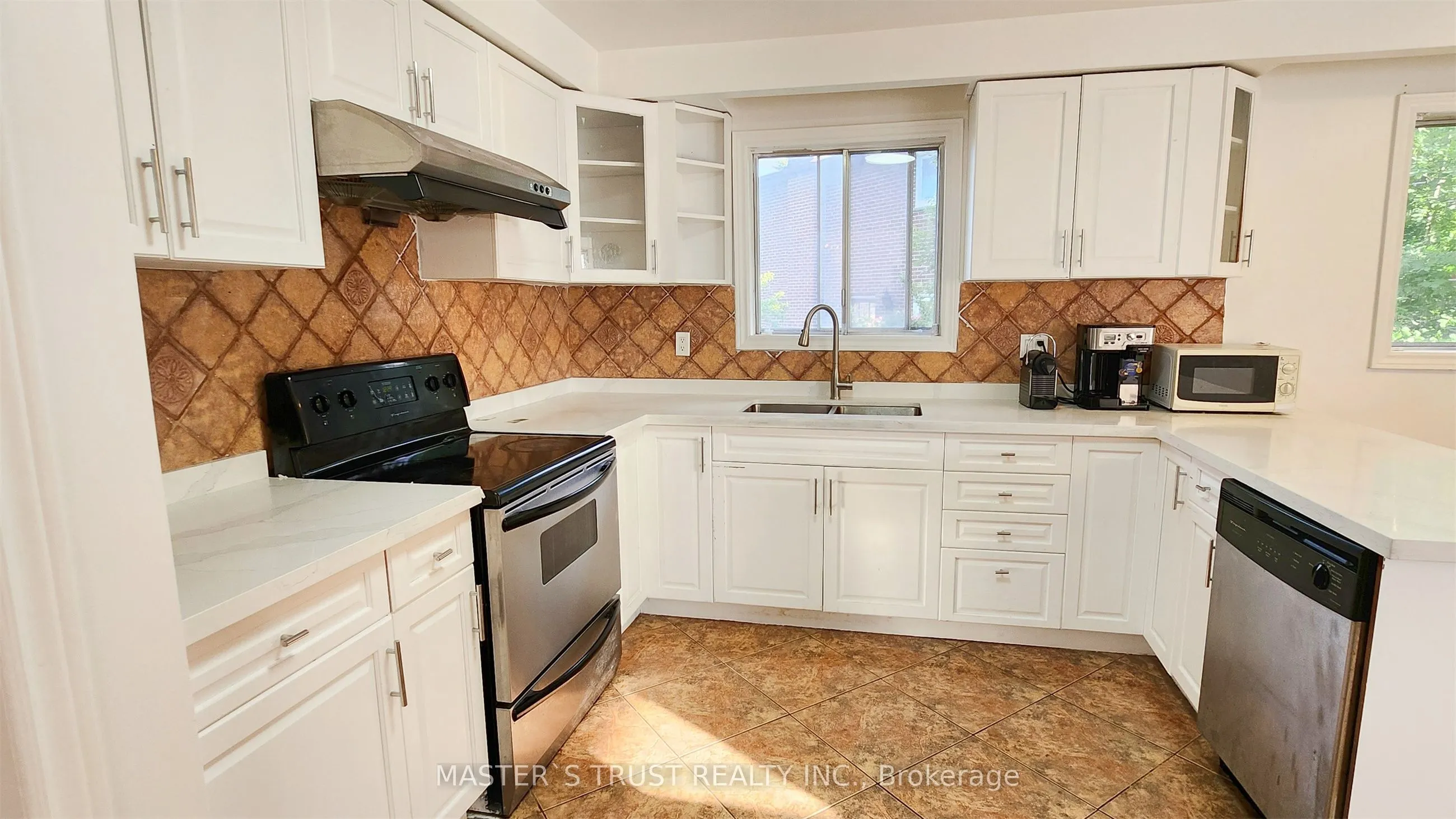 25 Navaho Drive