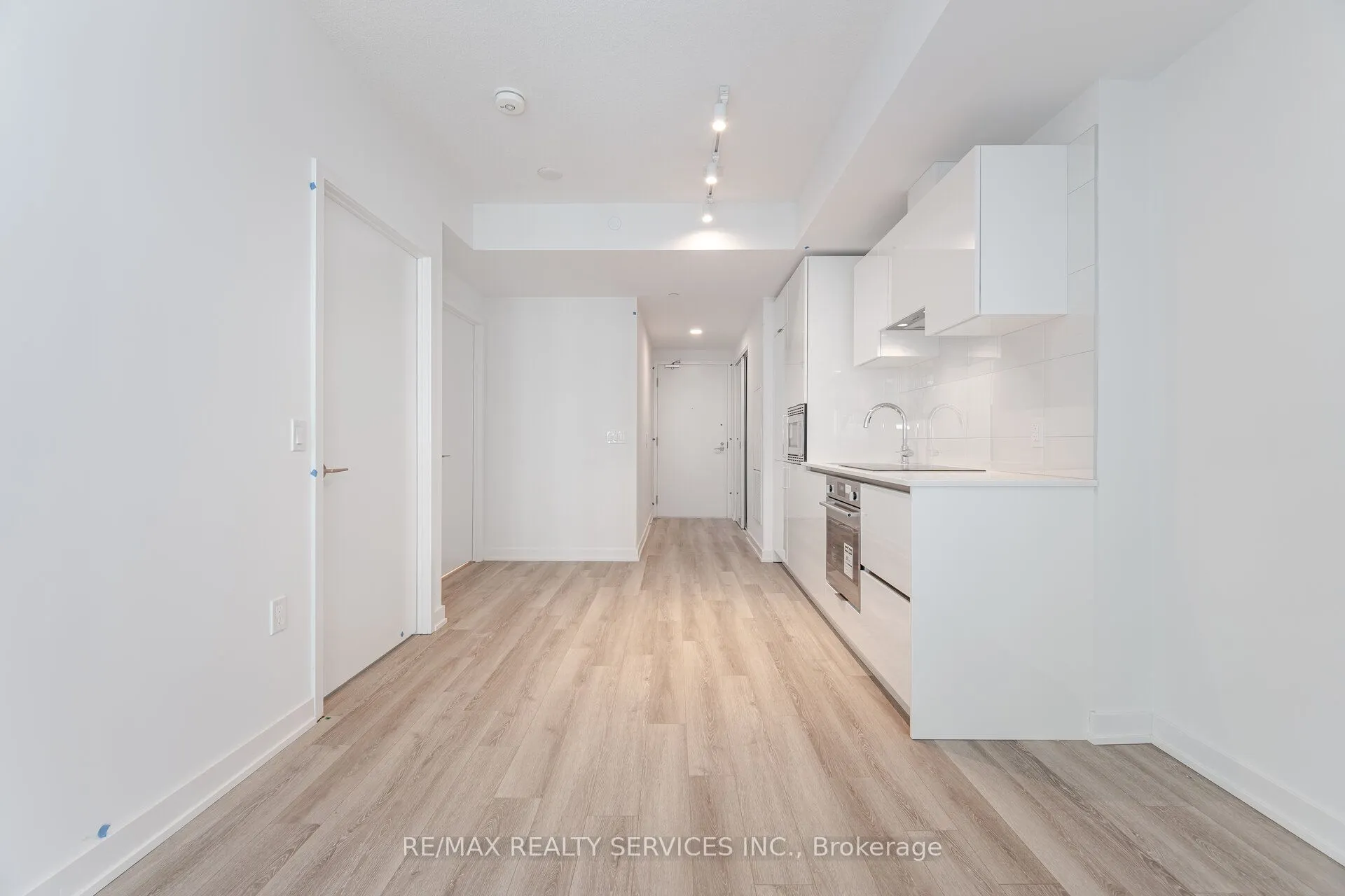 230 Simcoe Street, #2721