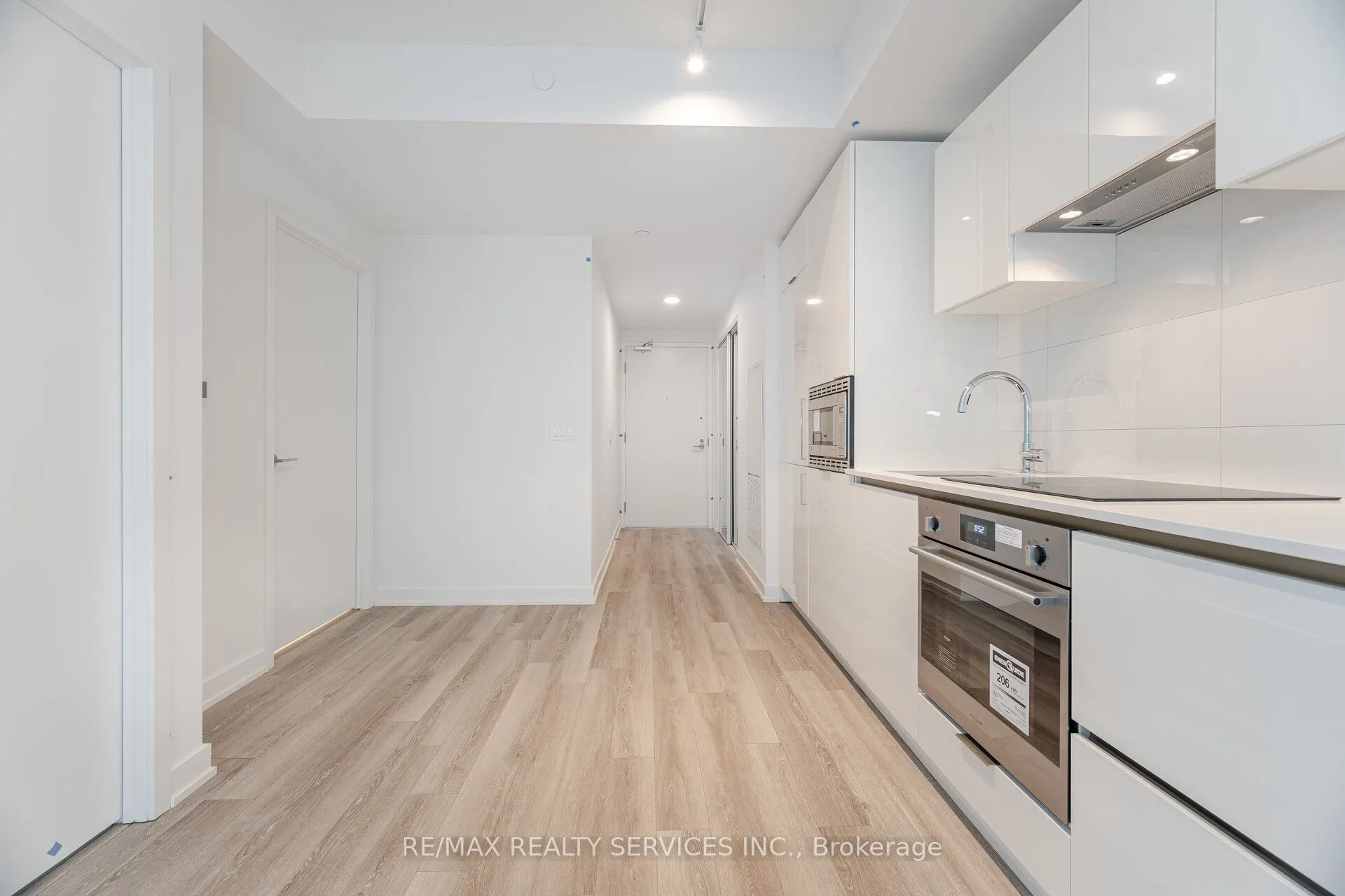 230 Simcoe Street, #2721