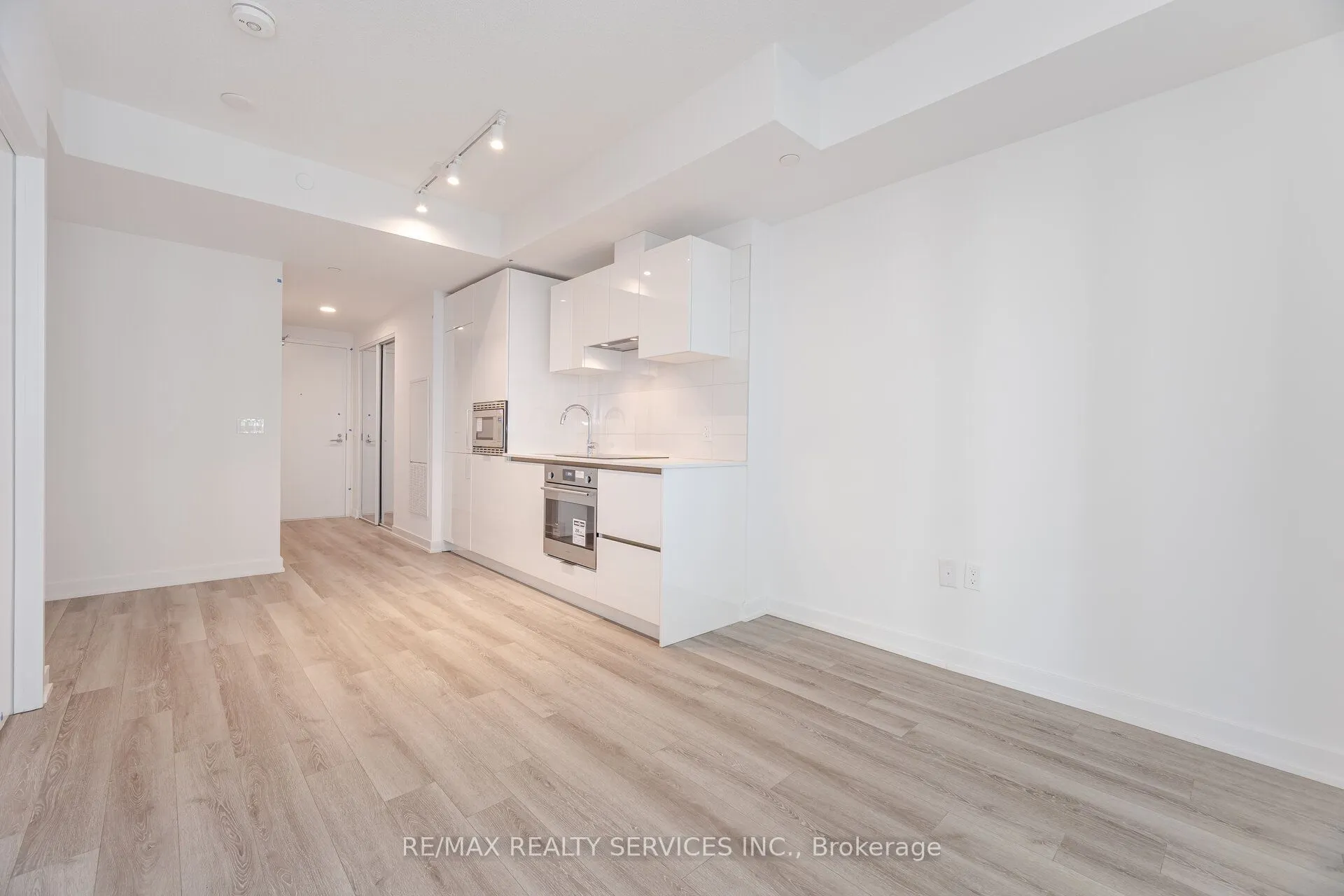230 Simcoe Street, #2721