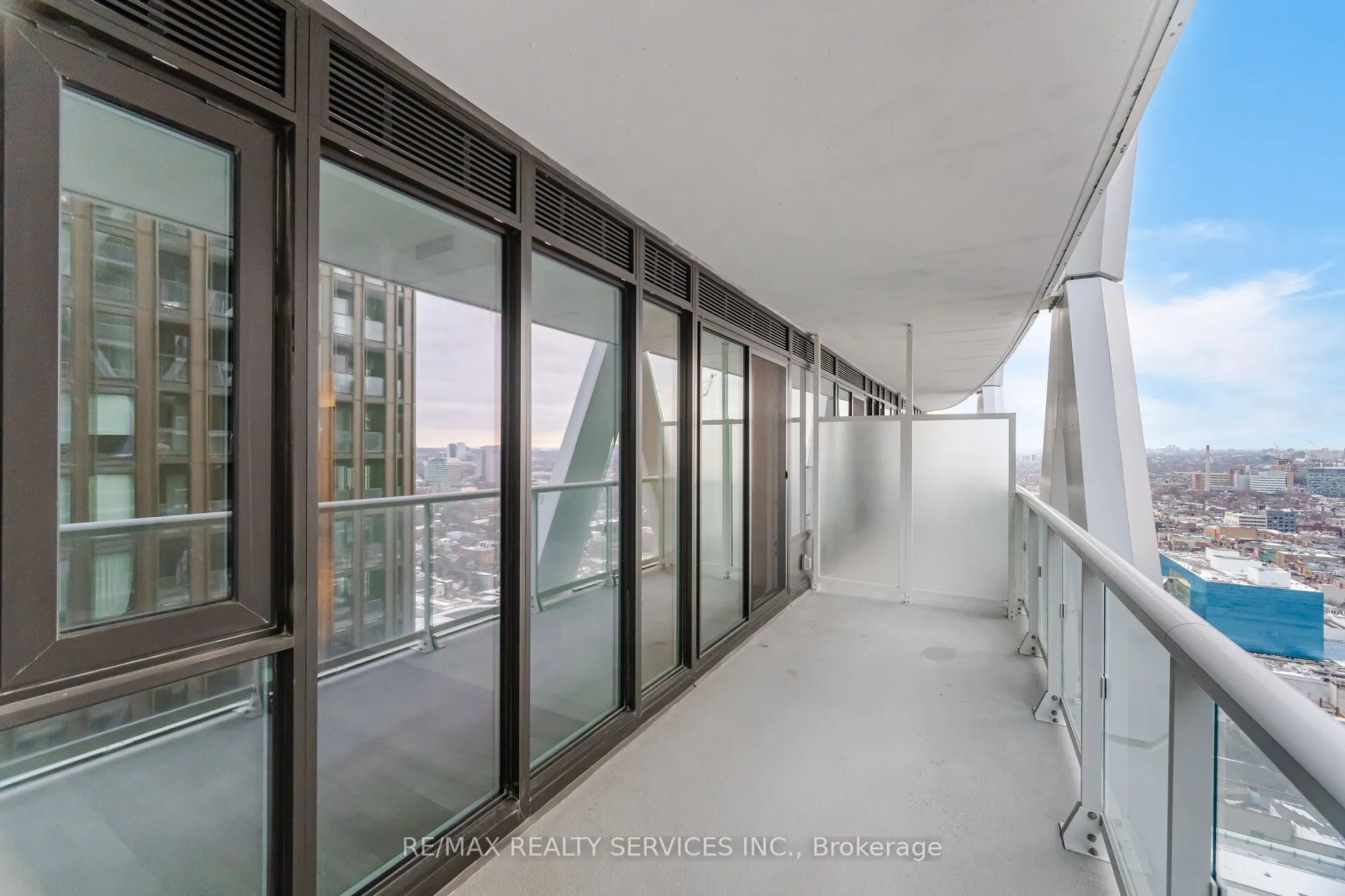 230 Simcoe Street, #2721