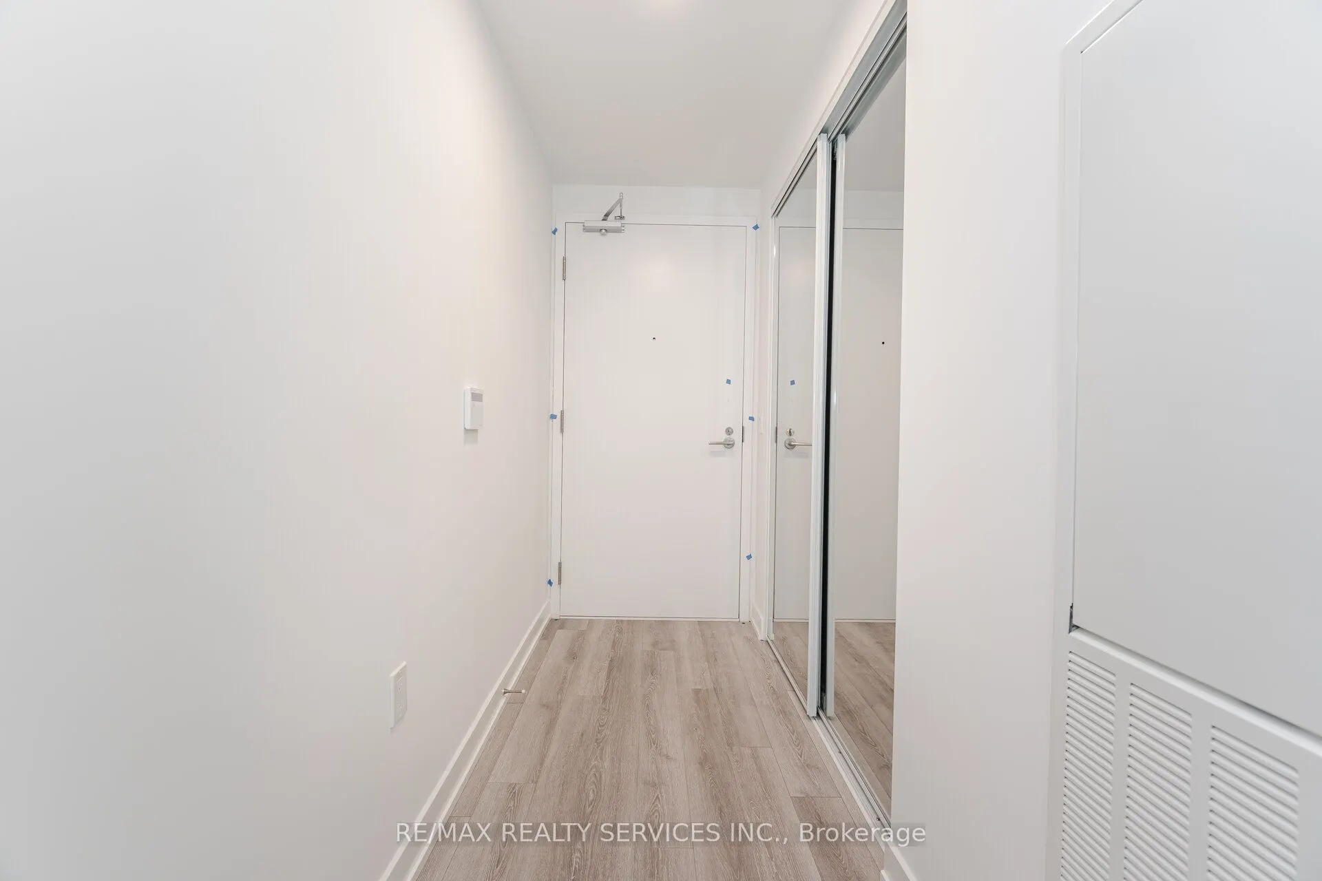 230 Simcoe Street, #2721
