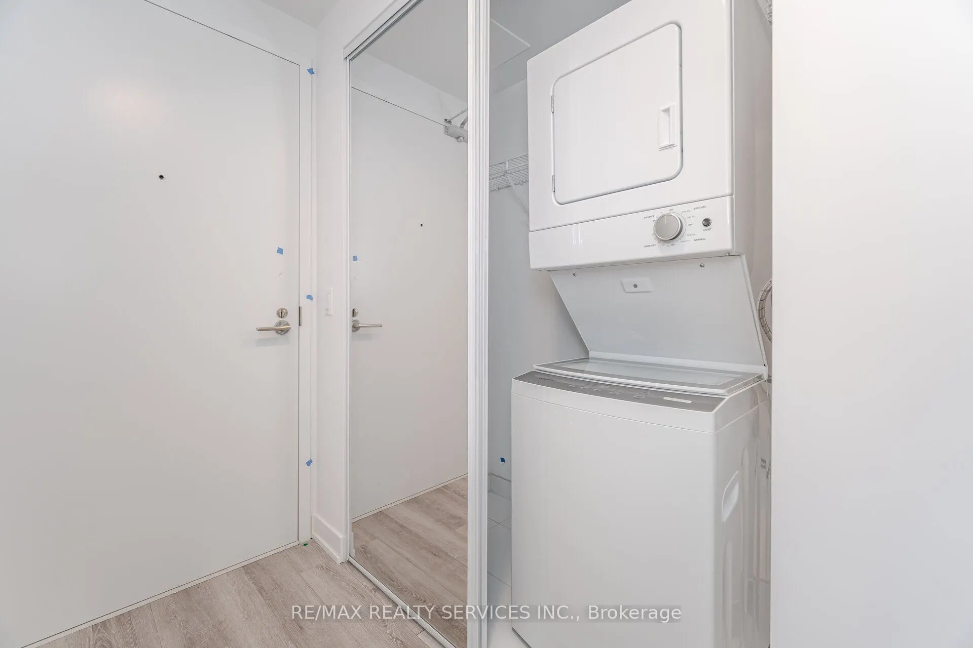 230 Simcoe Street, #2721