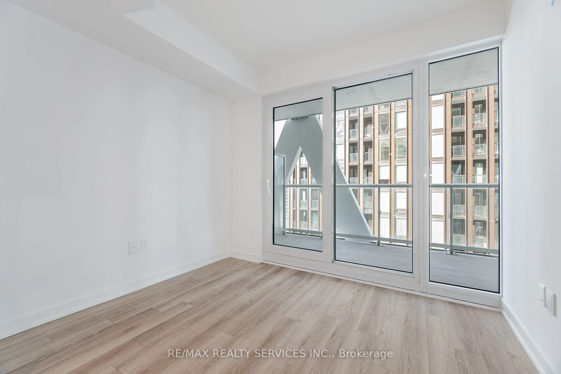 230 Simcoe Street, #2721