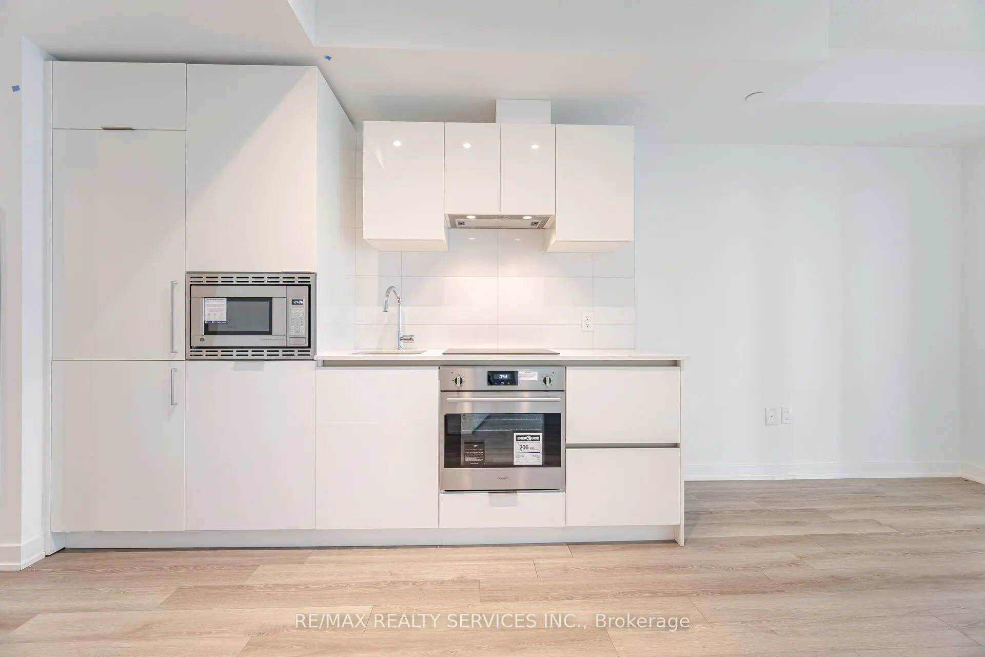 230 Simcoe Street, #2721