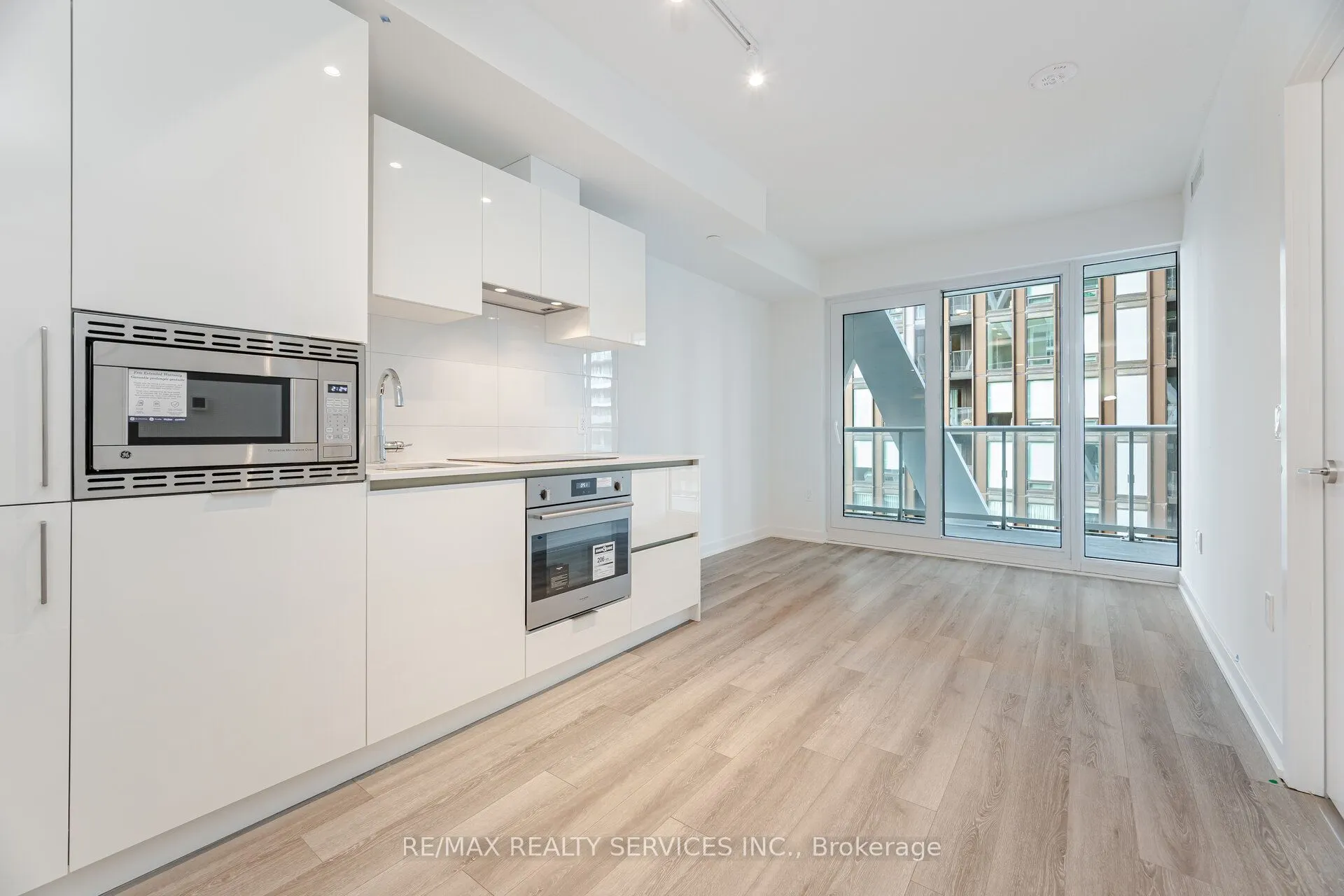 230 Simcoe Street, #2721