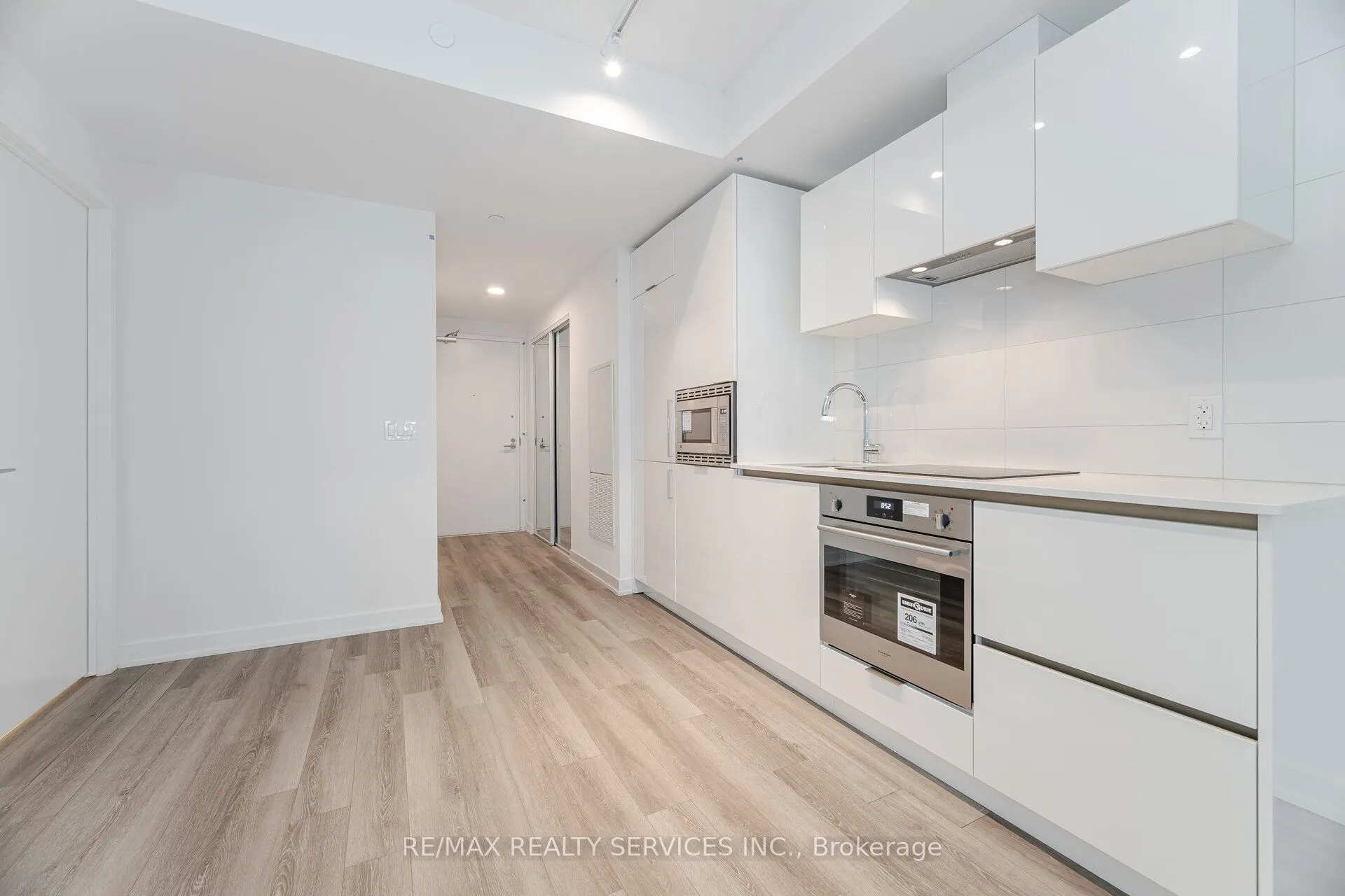 230 Simcoe Street, #2721