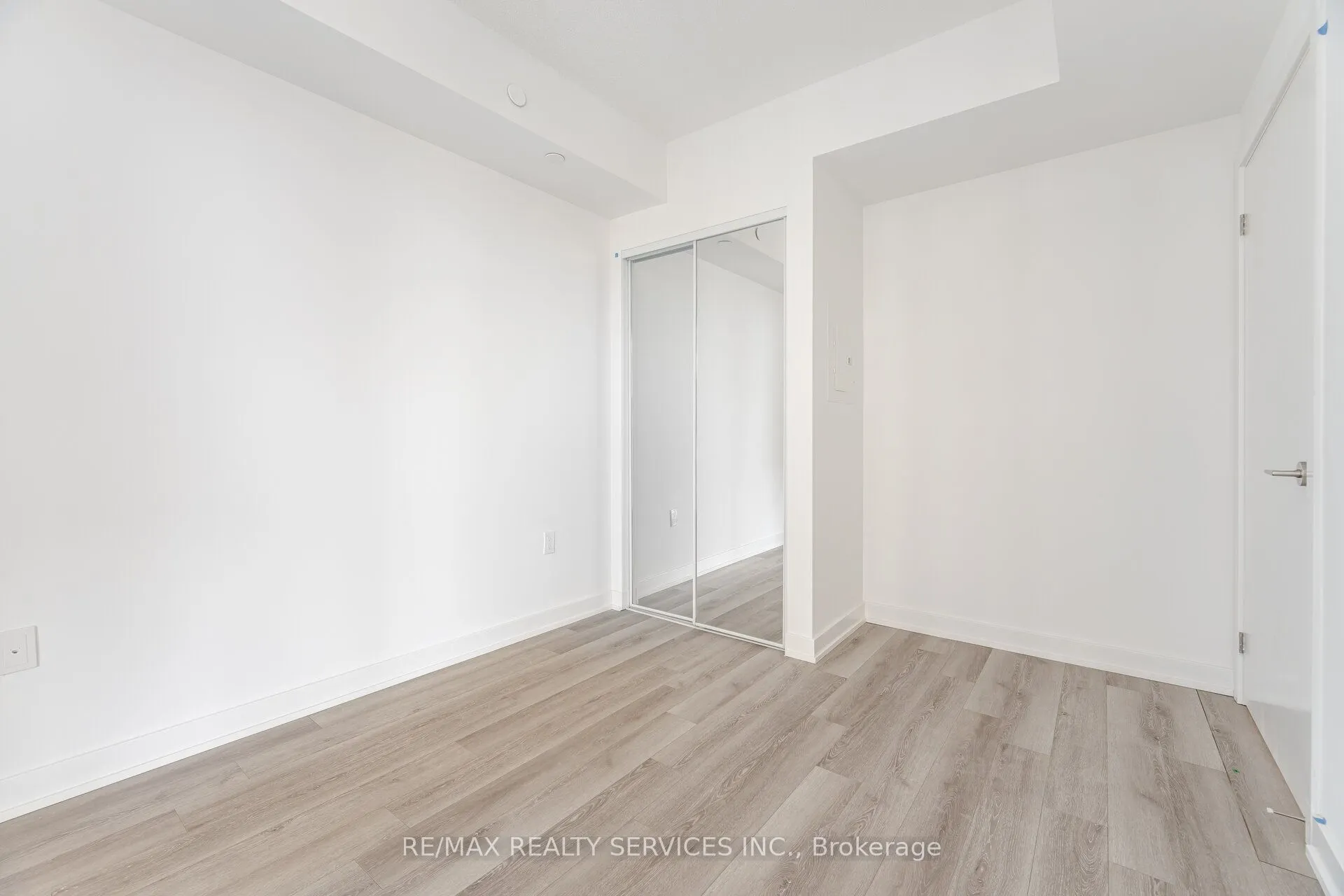 230 Simcoe Street, #2721