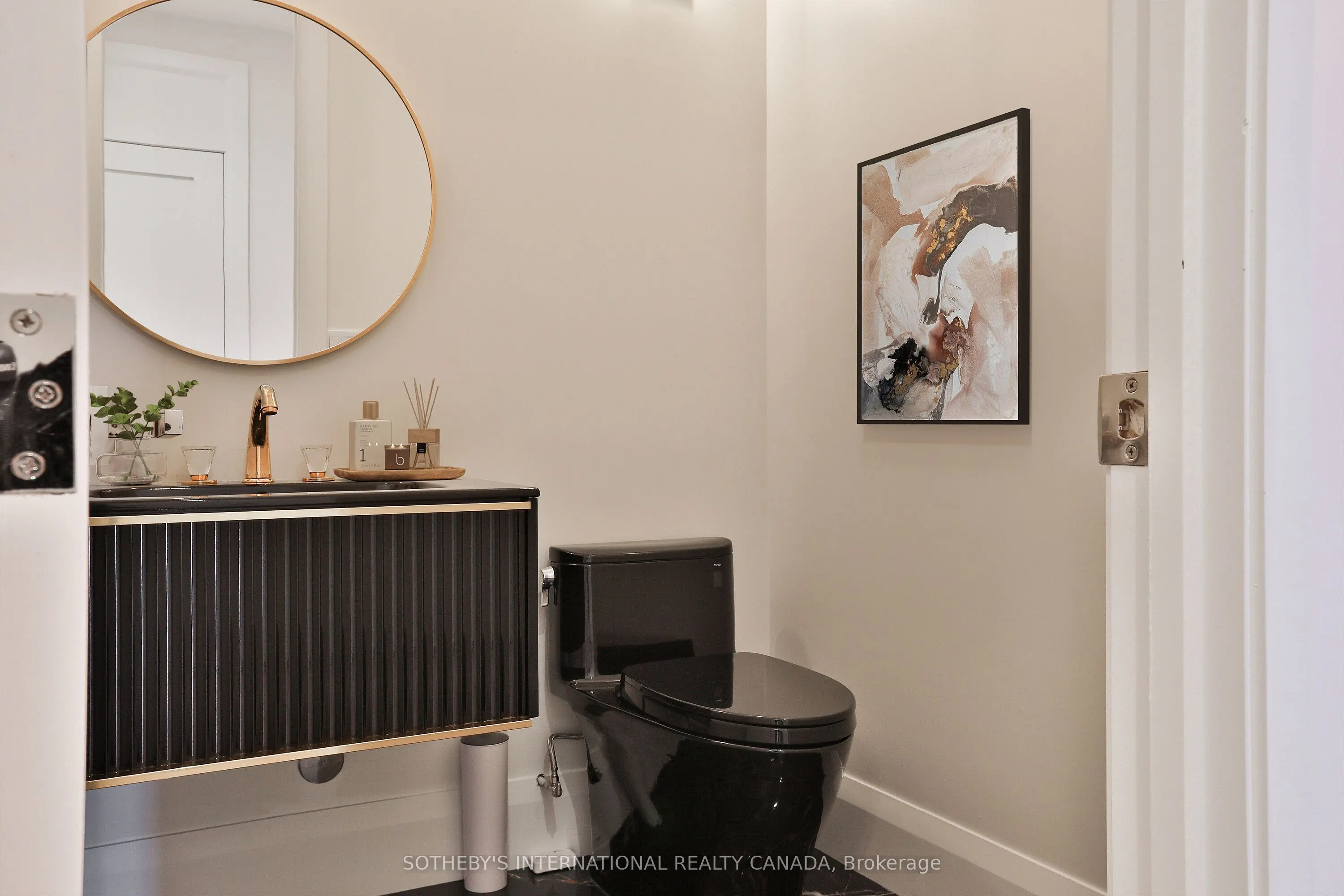 99 Avenue Road, #1101