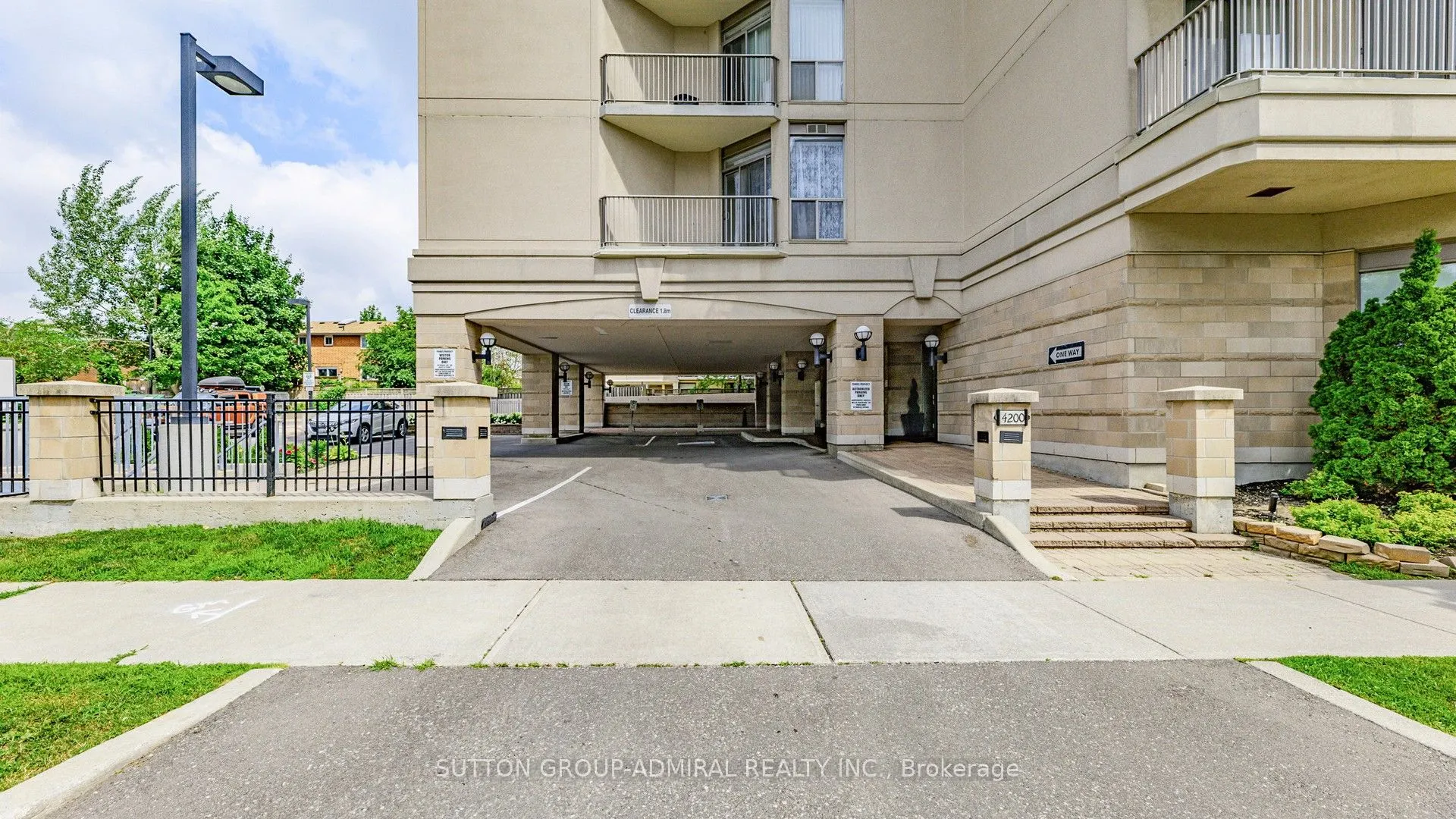4200 Bathurst Street, #707