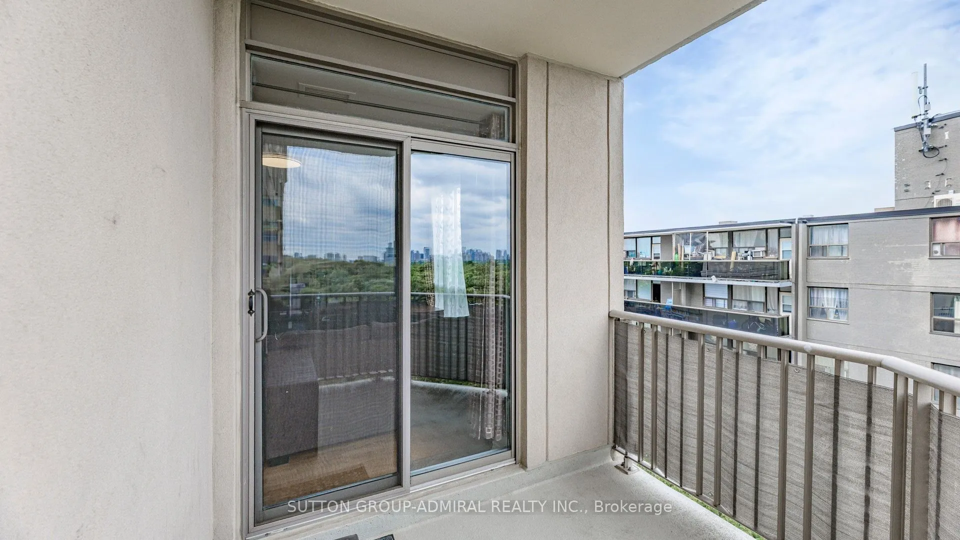 4200 Bathurst Street, #707