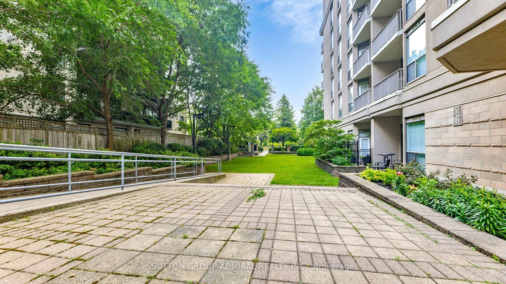 4200 Bathurst Street, #707