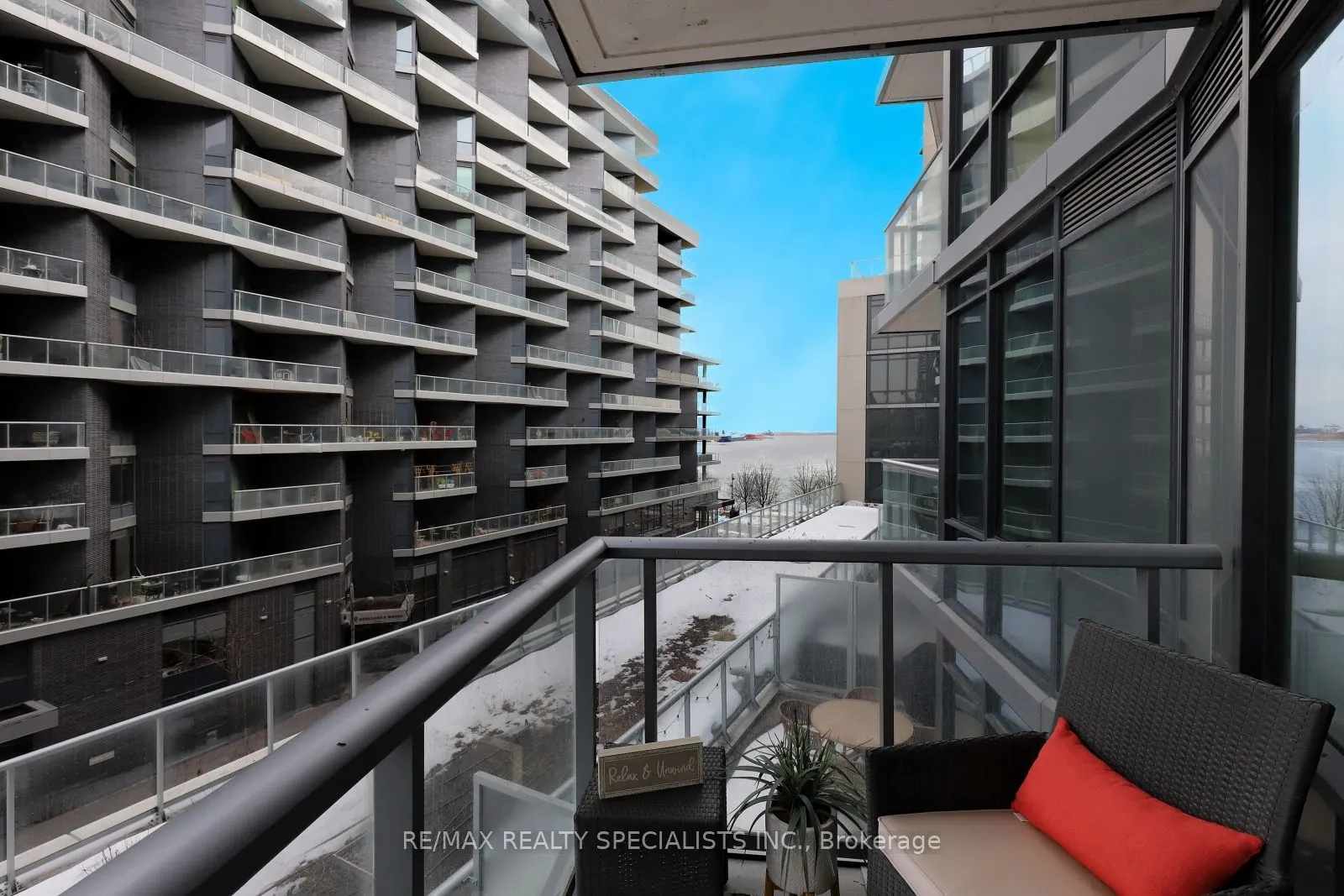 15 Merchants' Wharf, #408