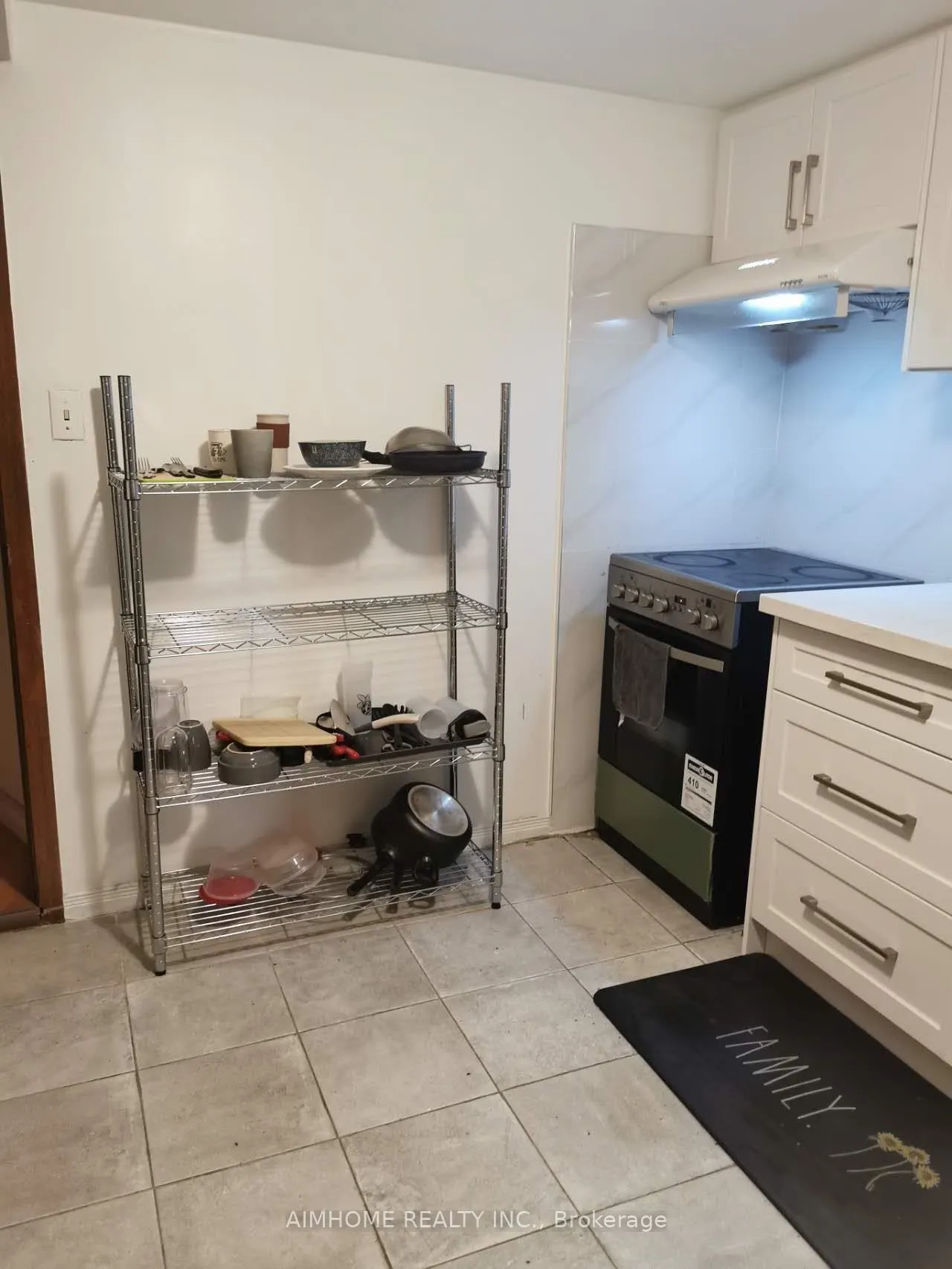 137A MARKHAM Street, #Bsmt Room