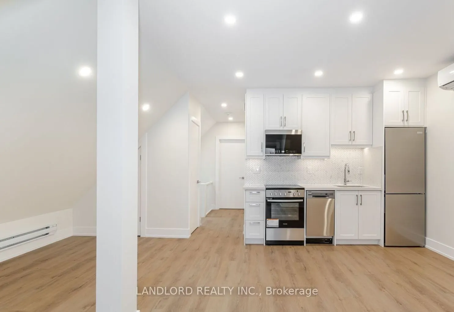 73 Dewson Street, #3rd Fl.