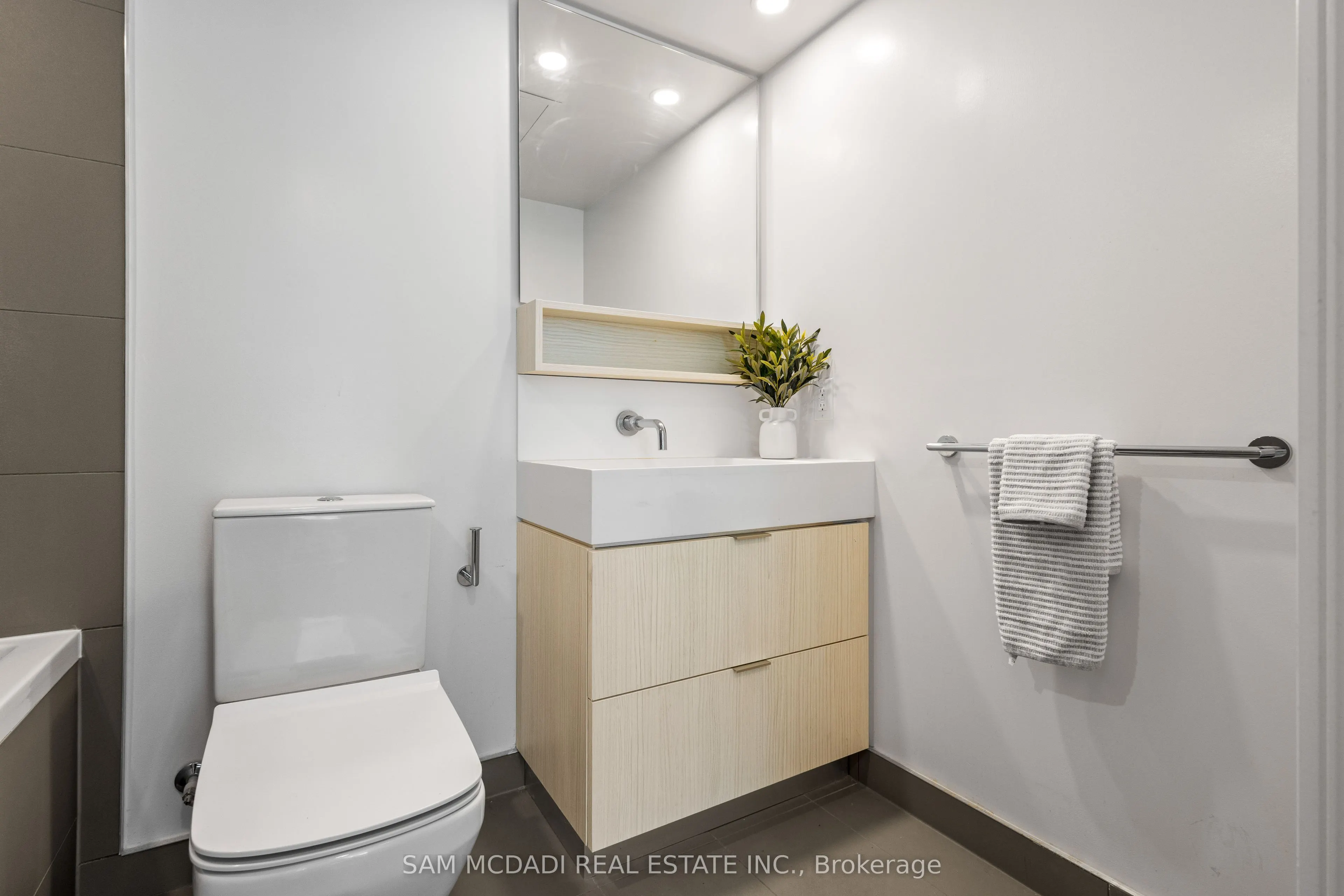 5 Soudan Avenue, #802