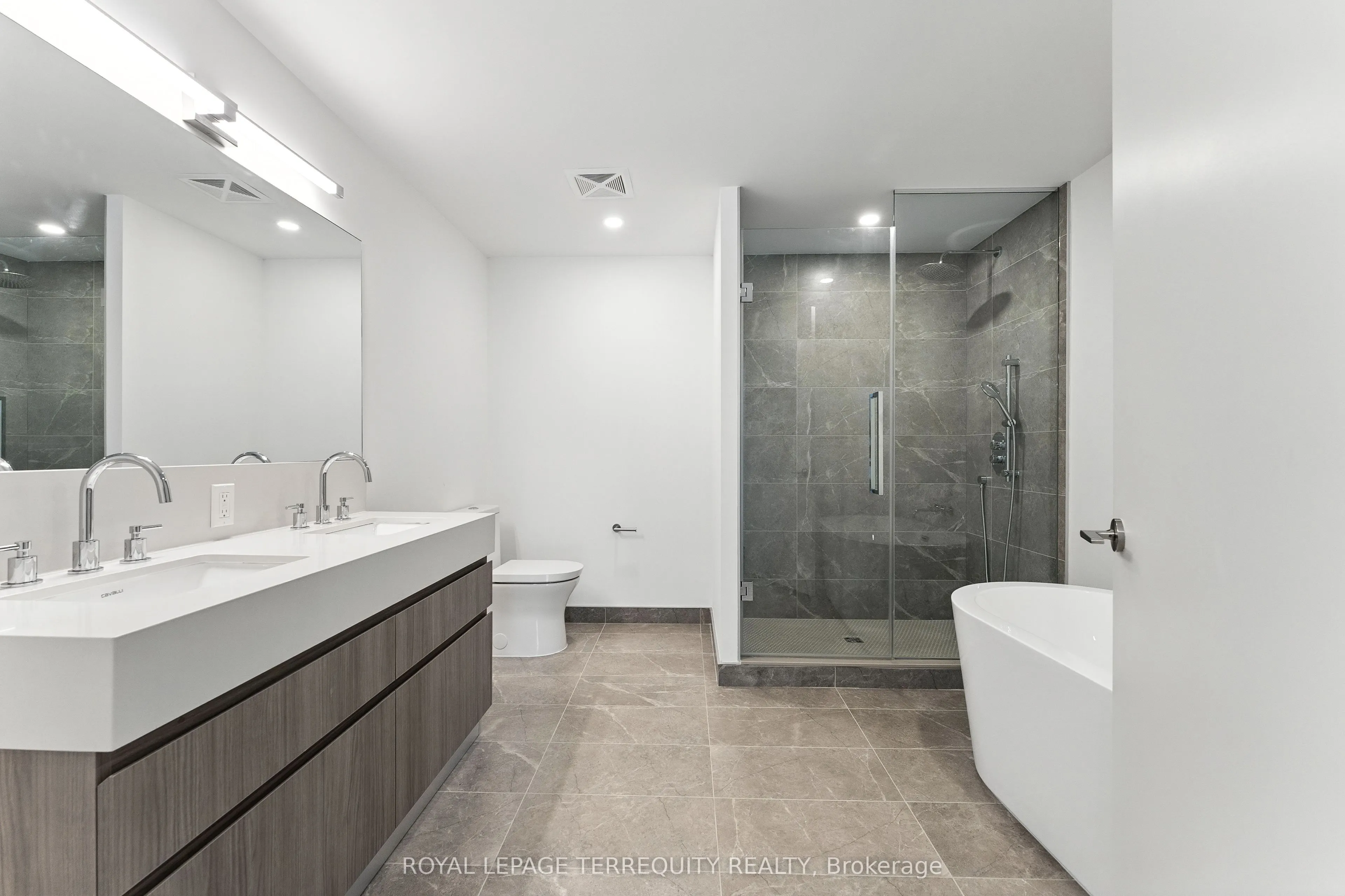 200 Keewatin Avenue, #207