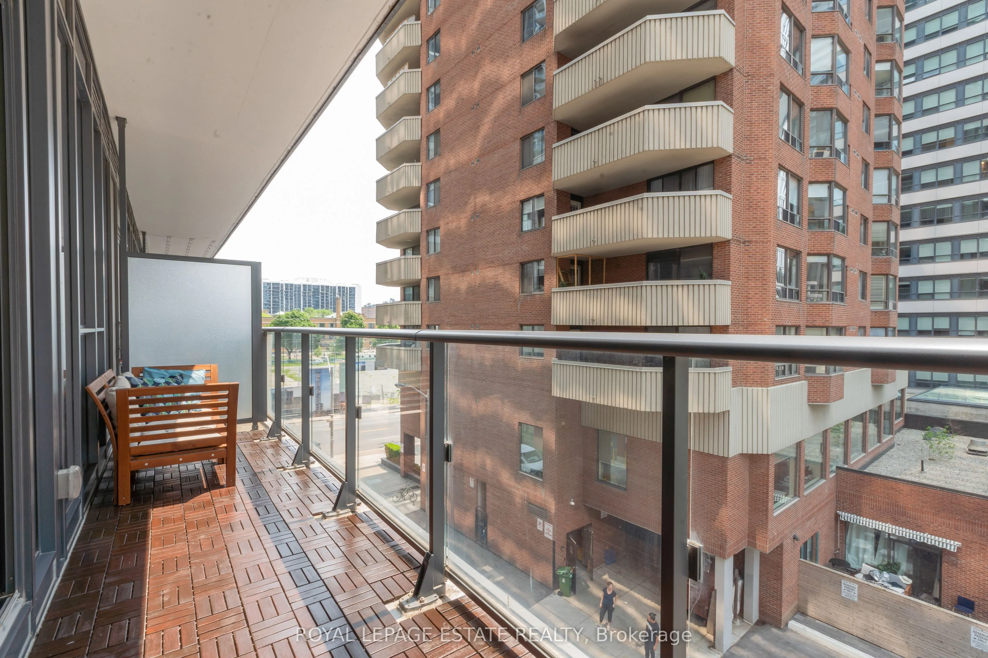 159 Dundas Street E, #404
