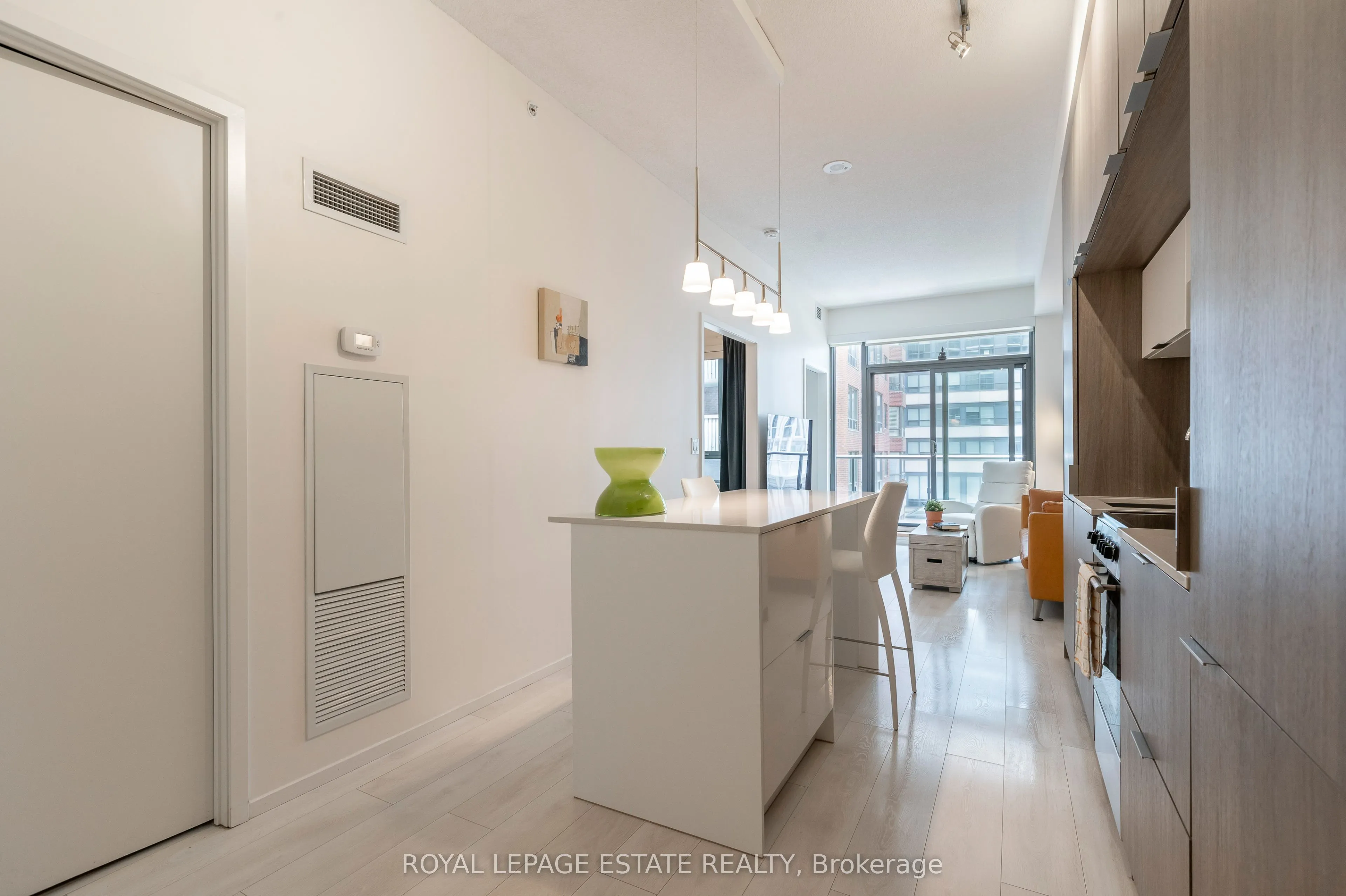159 Dundas Street E, #404