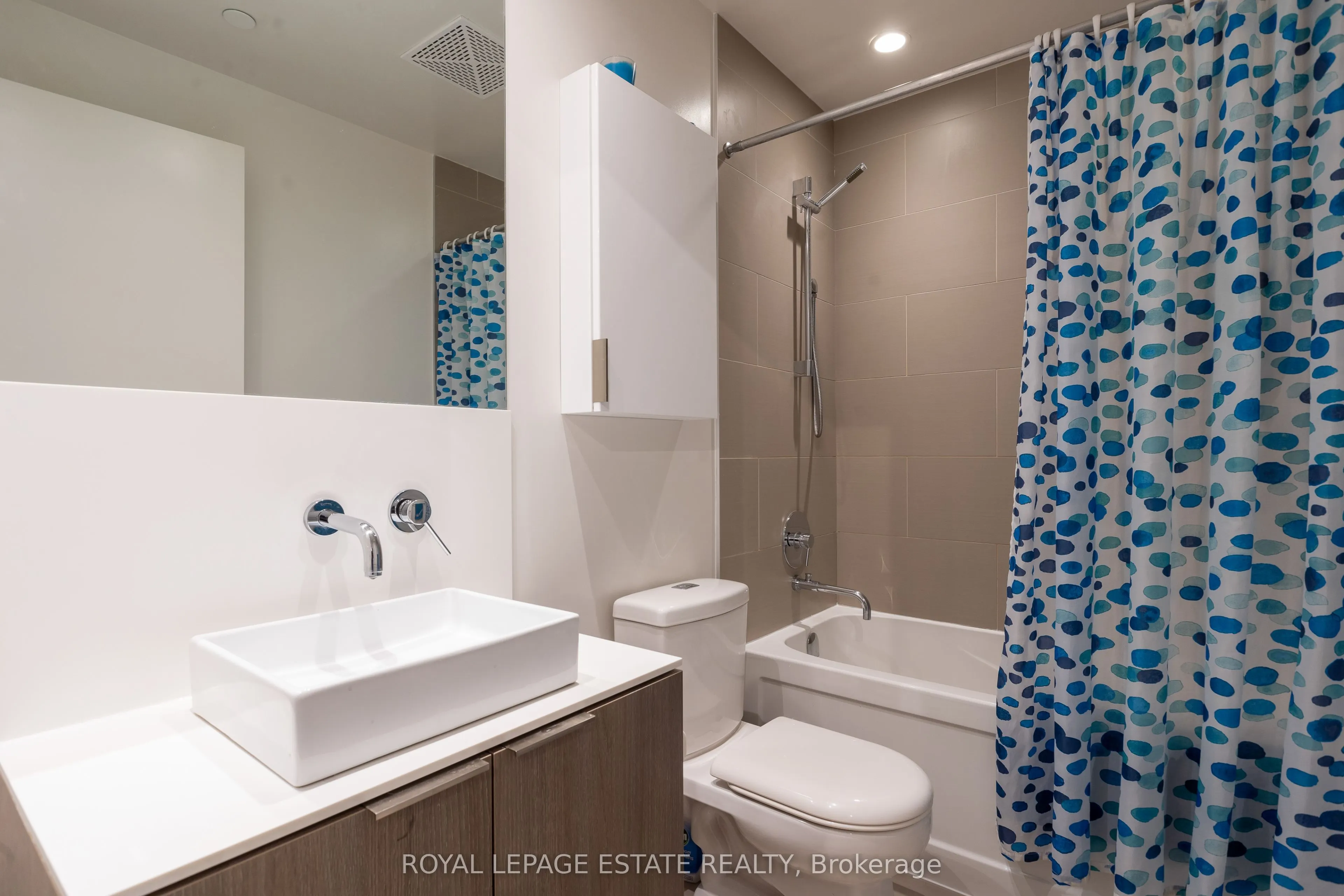 159 Dundas Street E, #404