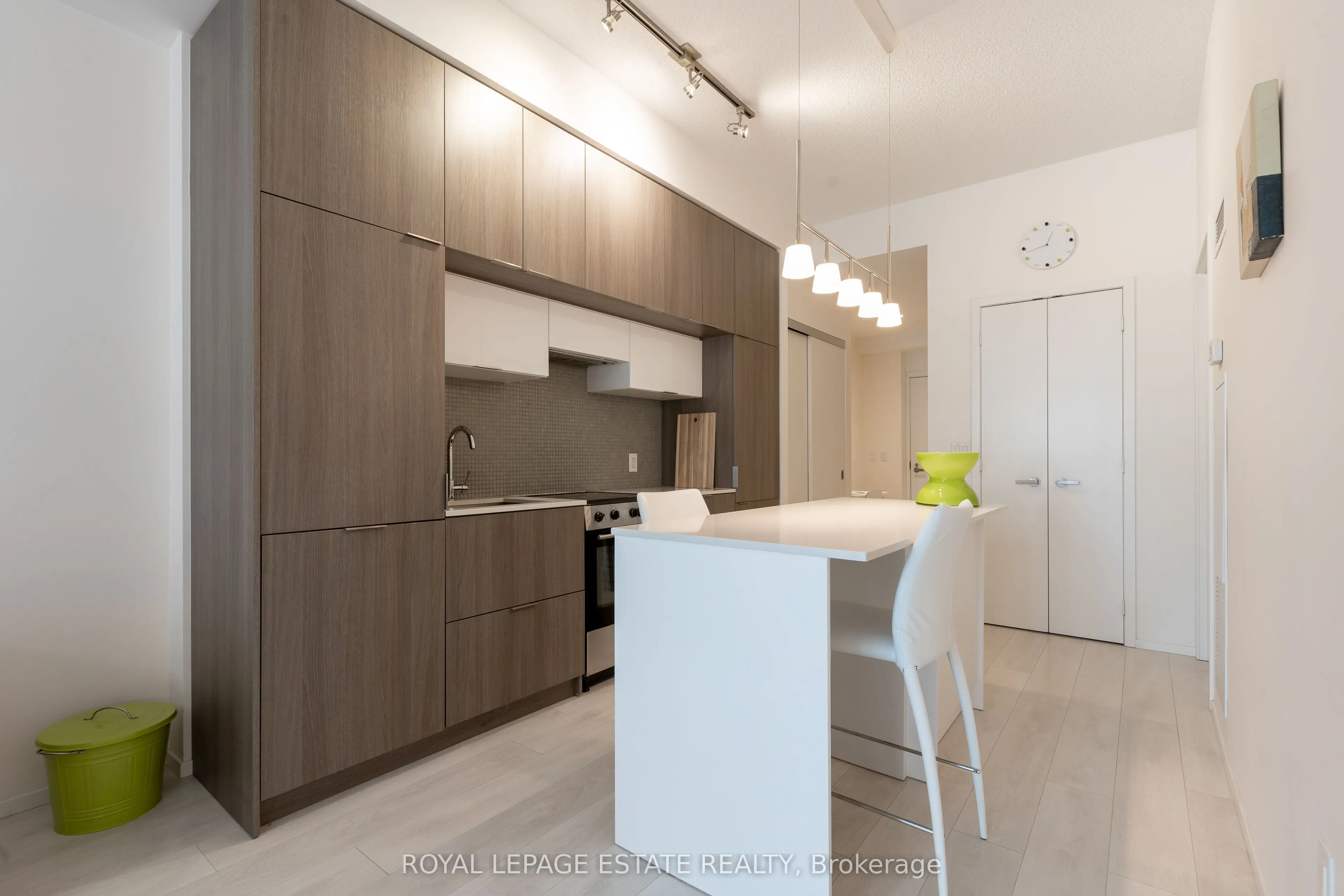159 Dundas Street E, #404
