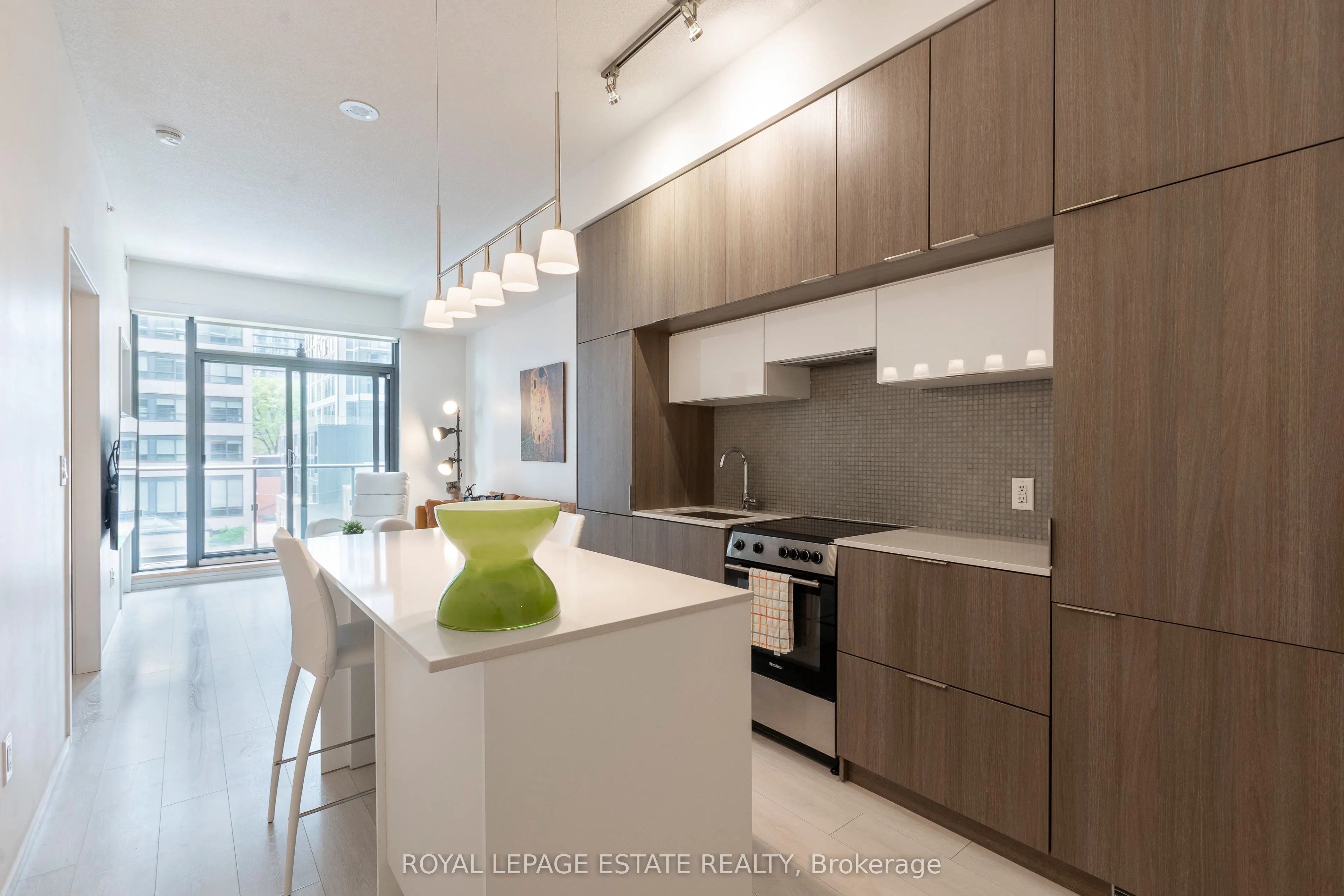 159 Dundas Street E, #404